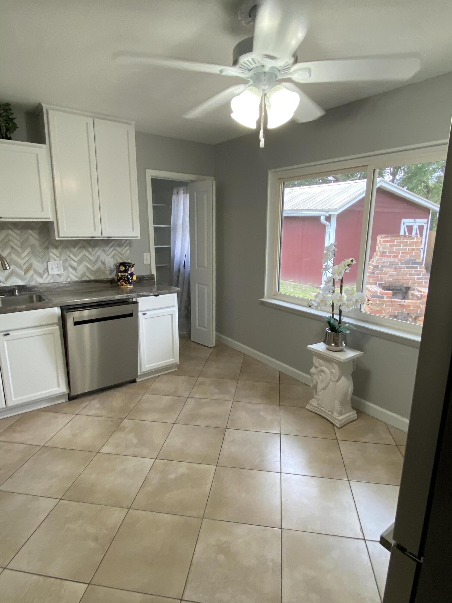 CAROL ANNE MANOR - Residential