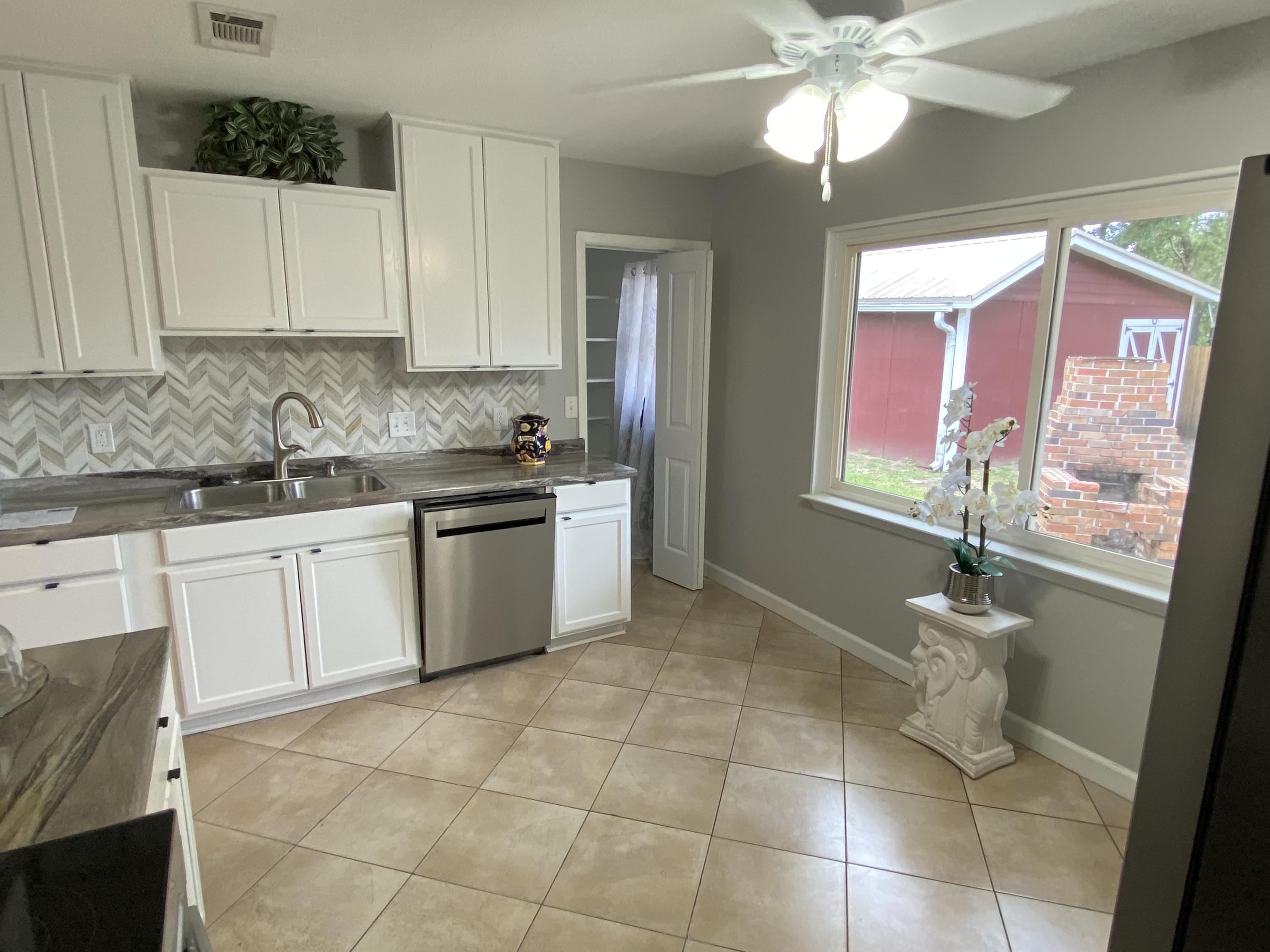 CAROL ANNE MANOR - Residential