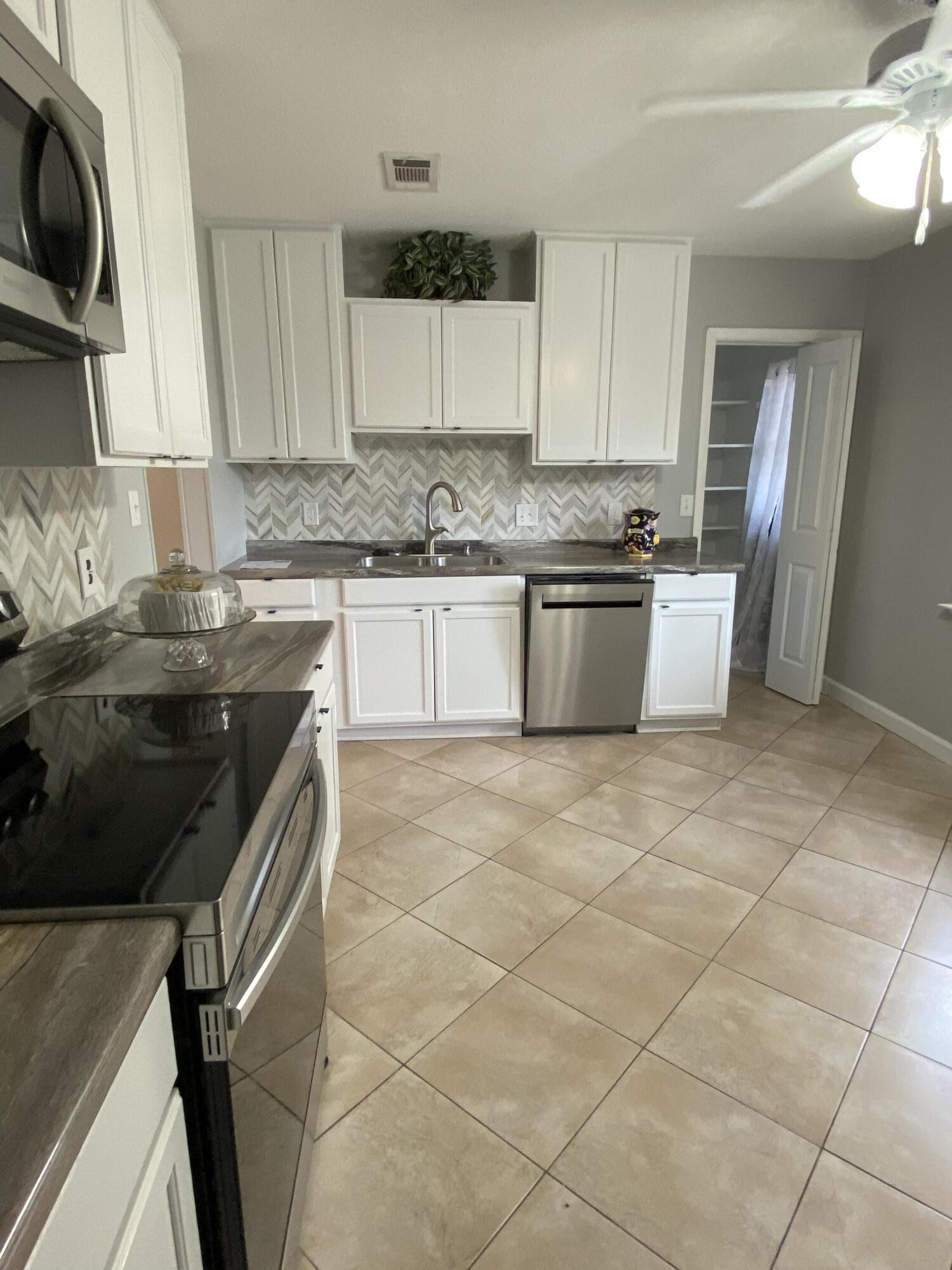 CAROL ANNE MANOR - Residential