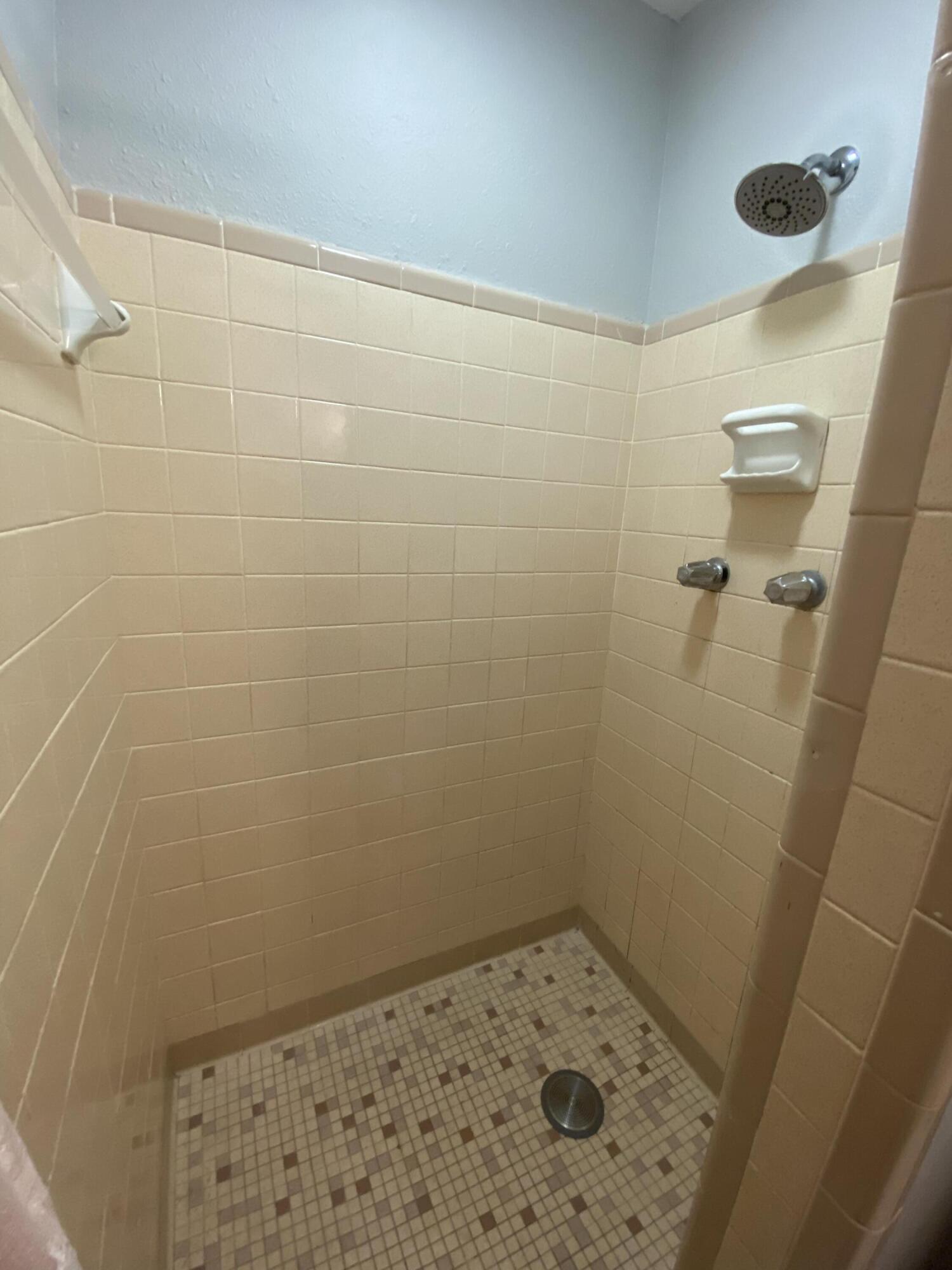 CAROL ANNE MANOR - Residential