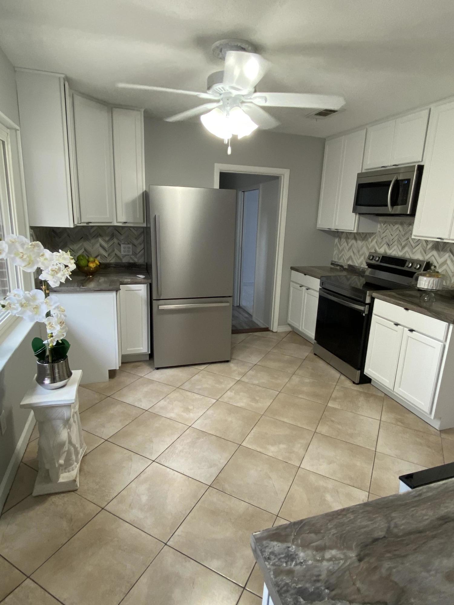 CAROL ANNE MANOR - Residential