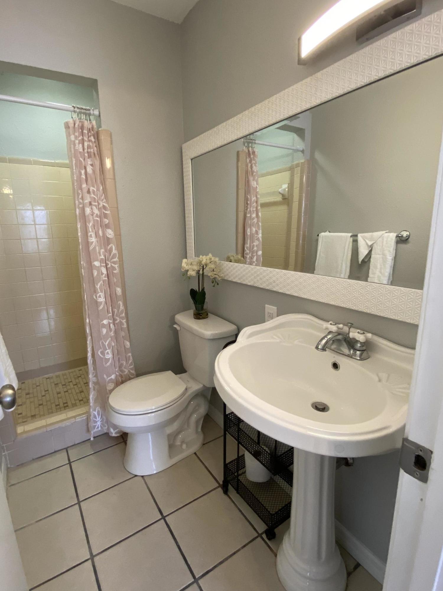 CAROL ANNE MANOR - Residential