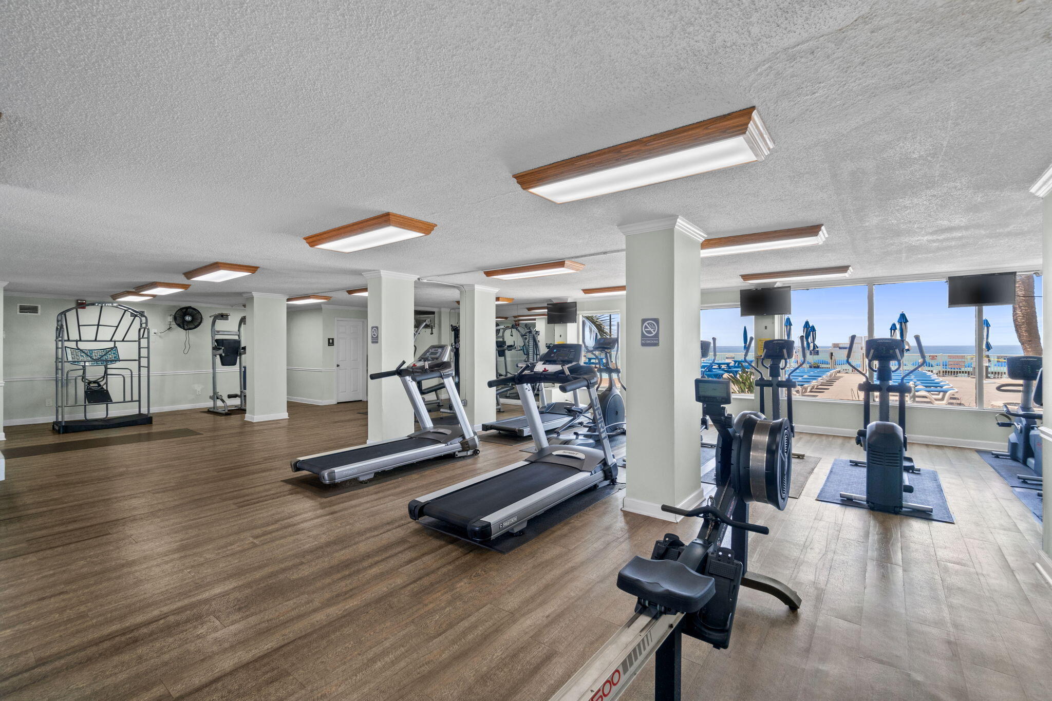 REGENCY TOWERS - Residential