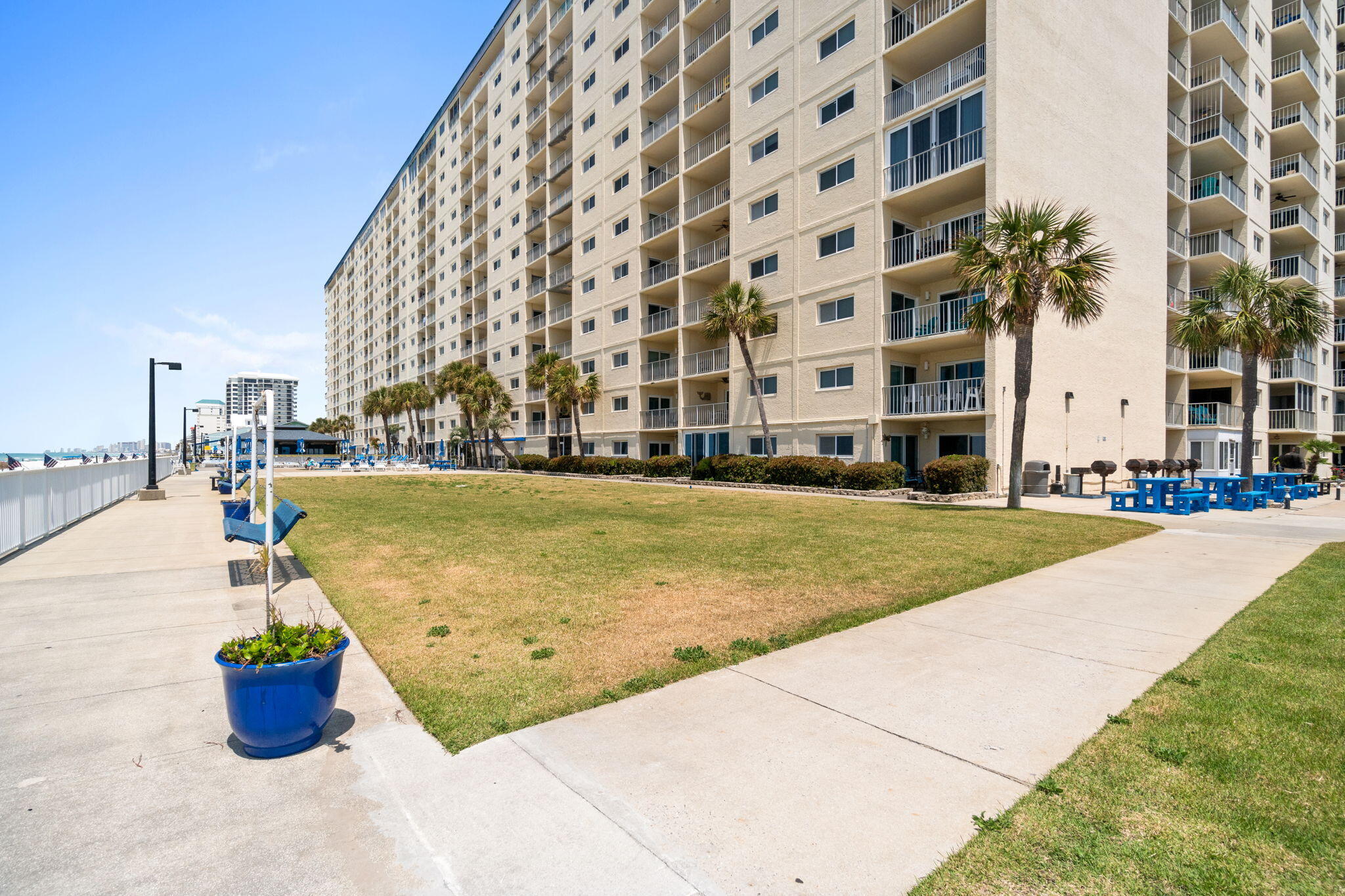 REGENCY TOWERS - Residential