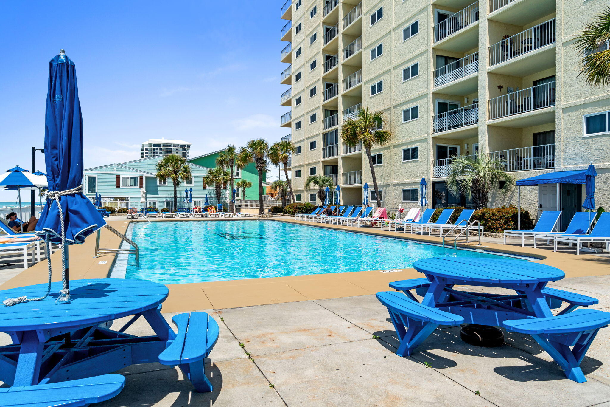 REGENCY TOWERS - Residential