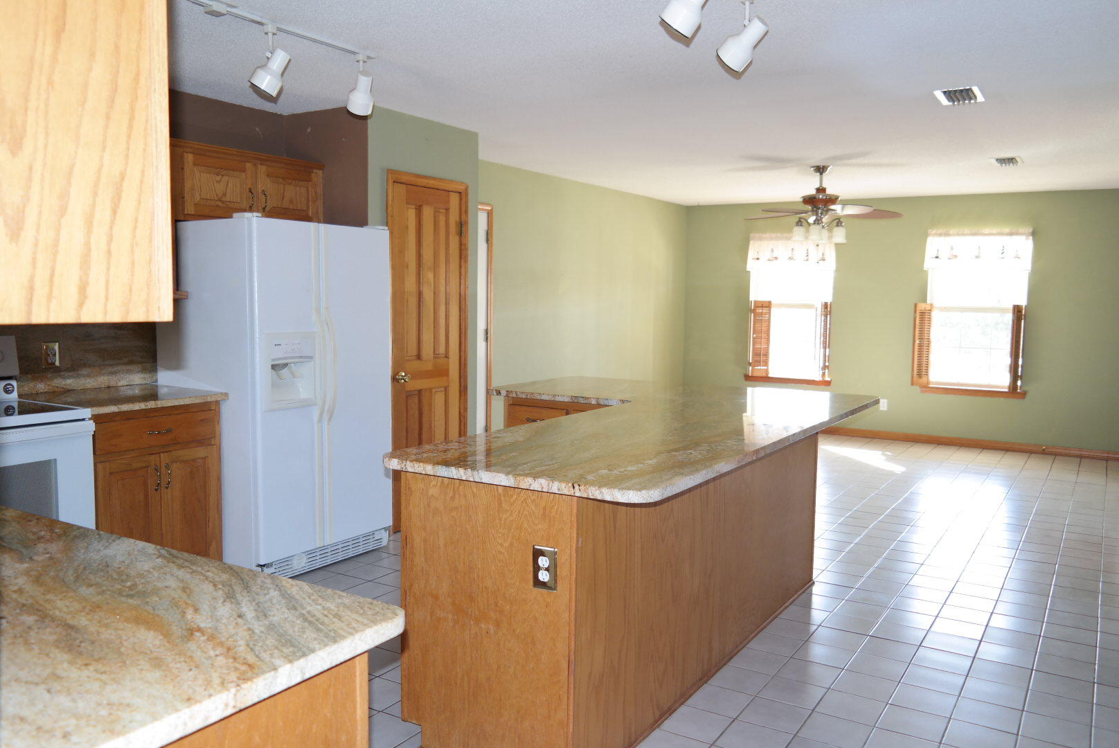 DEFUNIAK COUNTRY CLUB ESTATES - Residential