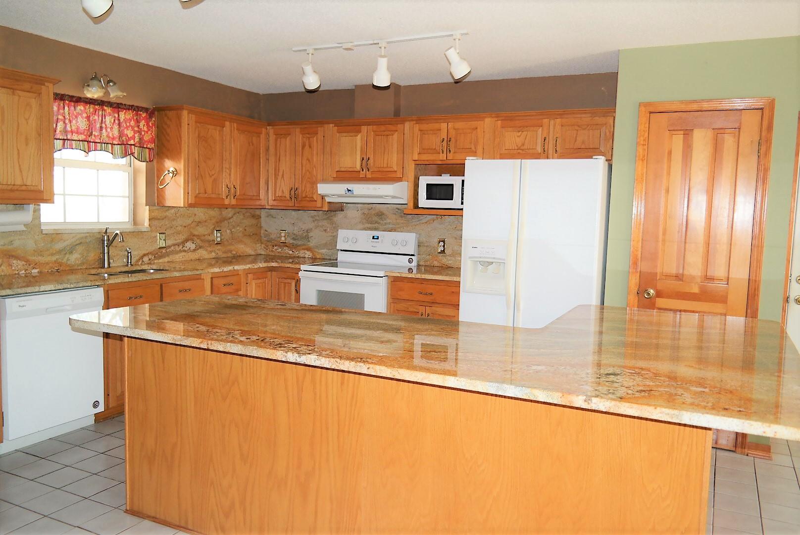 DEFUNIAK COUNTRY CLUB ESTATES - Residential