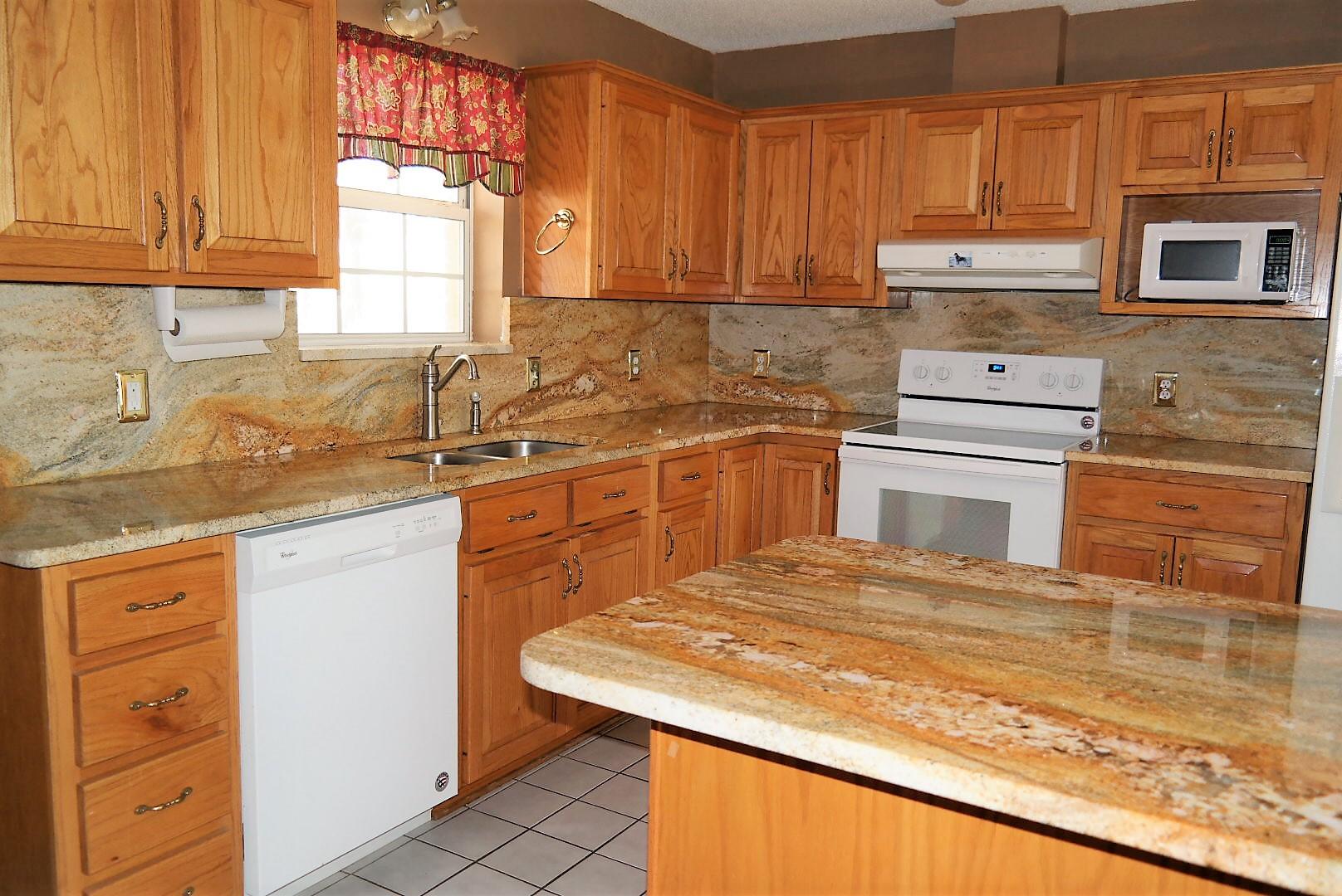 DEFUNIAK COUNTRY CLUB ESTATES - Residential