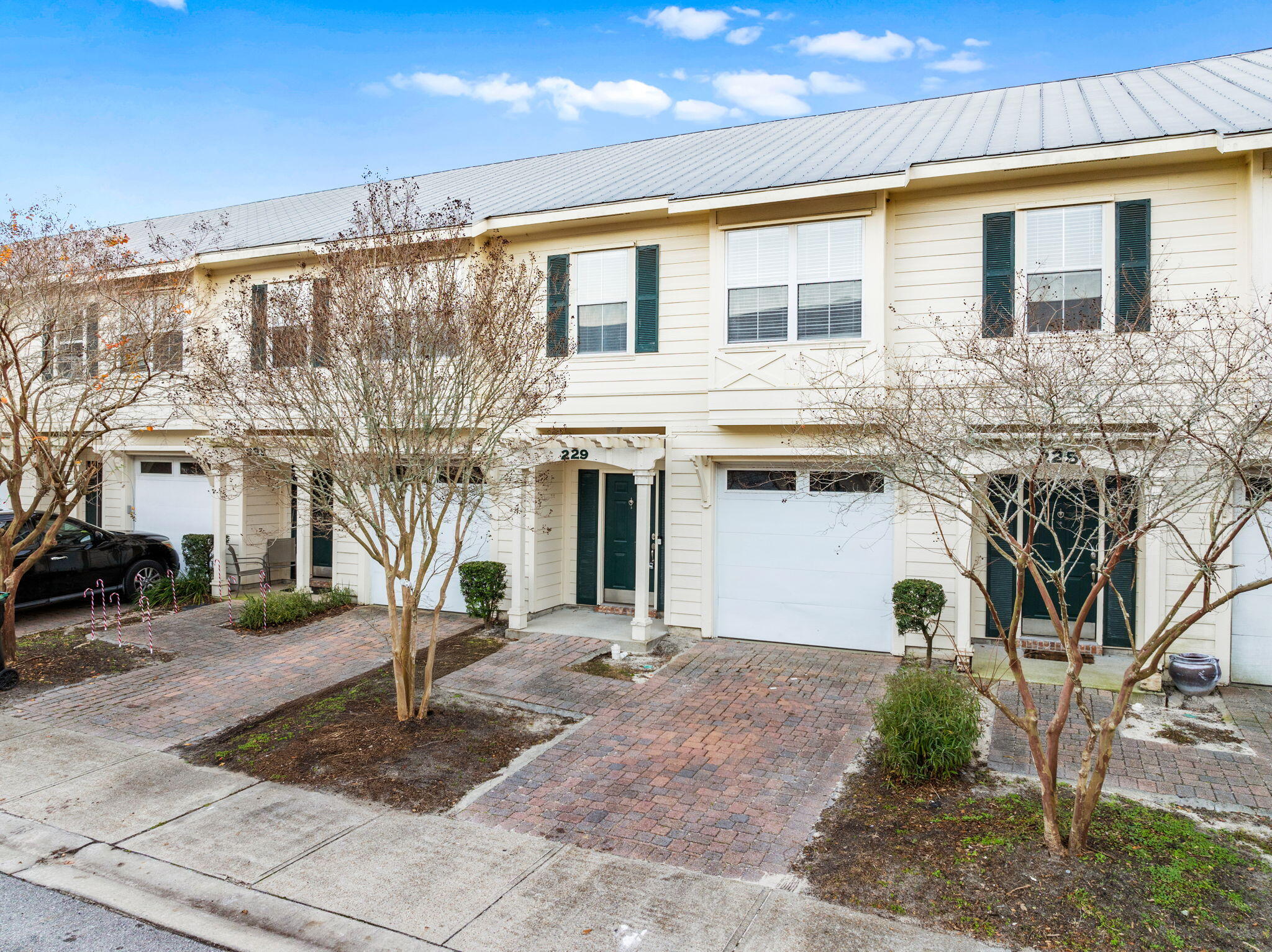 OLD BAY T/H - Residential Lease