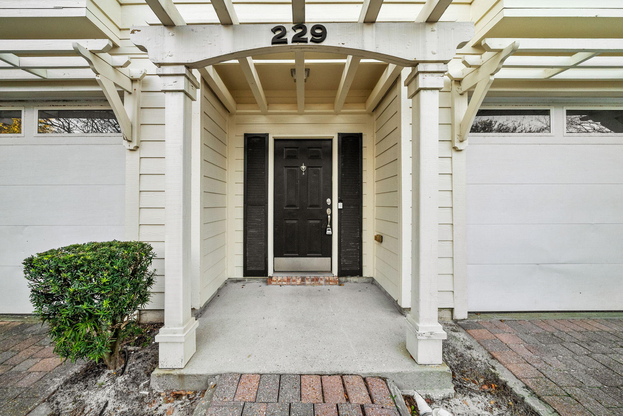 OLD BAY T/H - Residential Lease