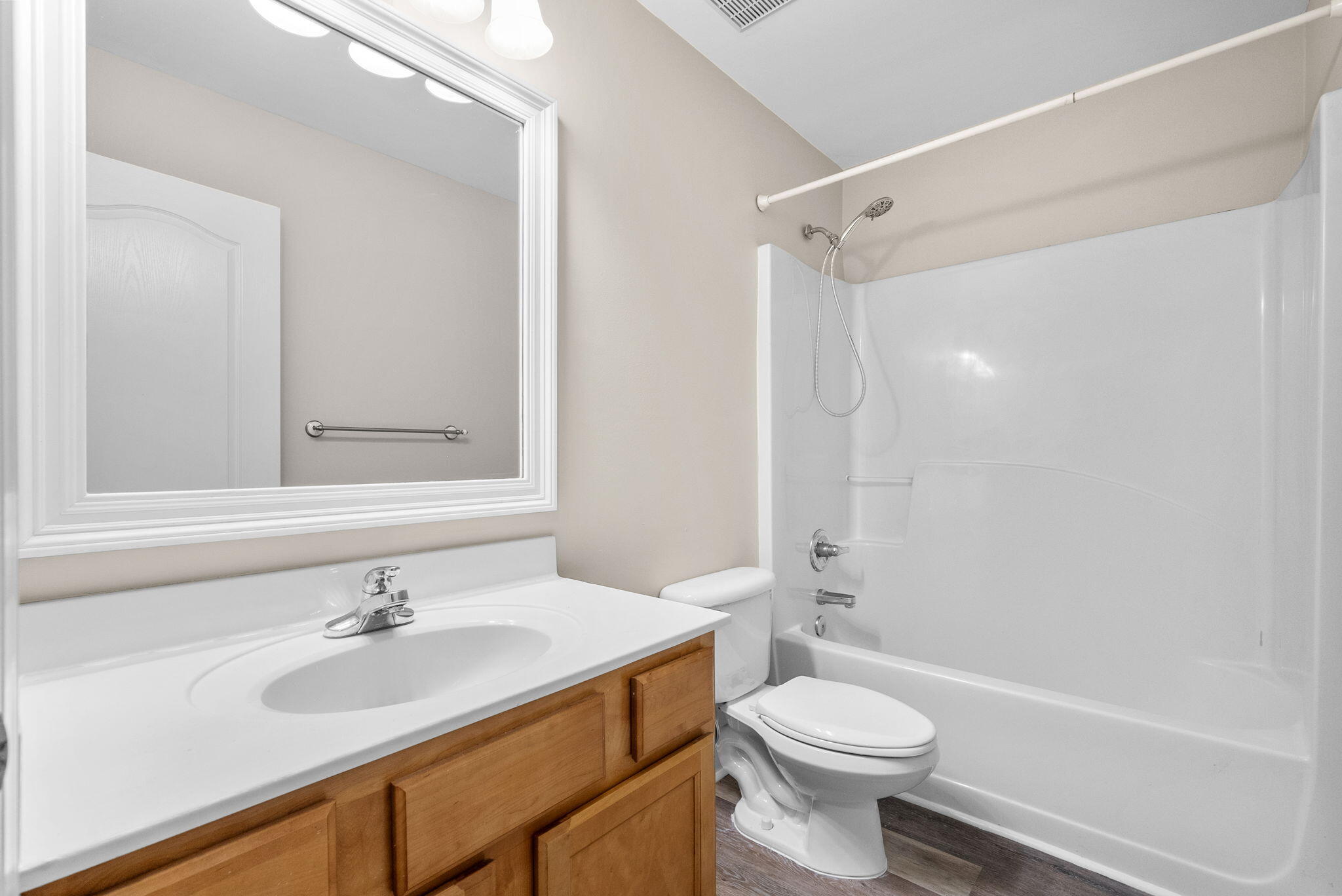 OLD BAY T/H - Residential Lease