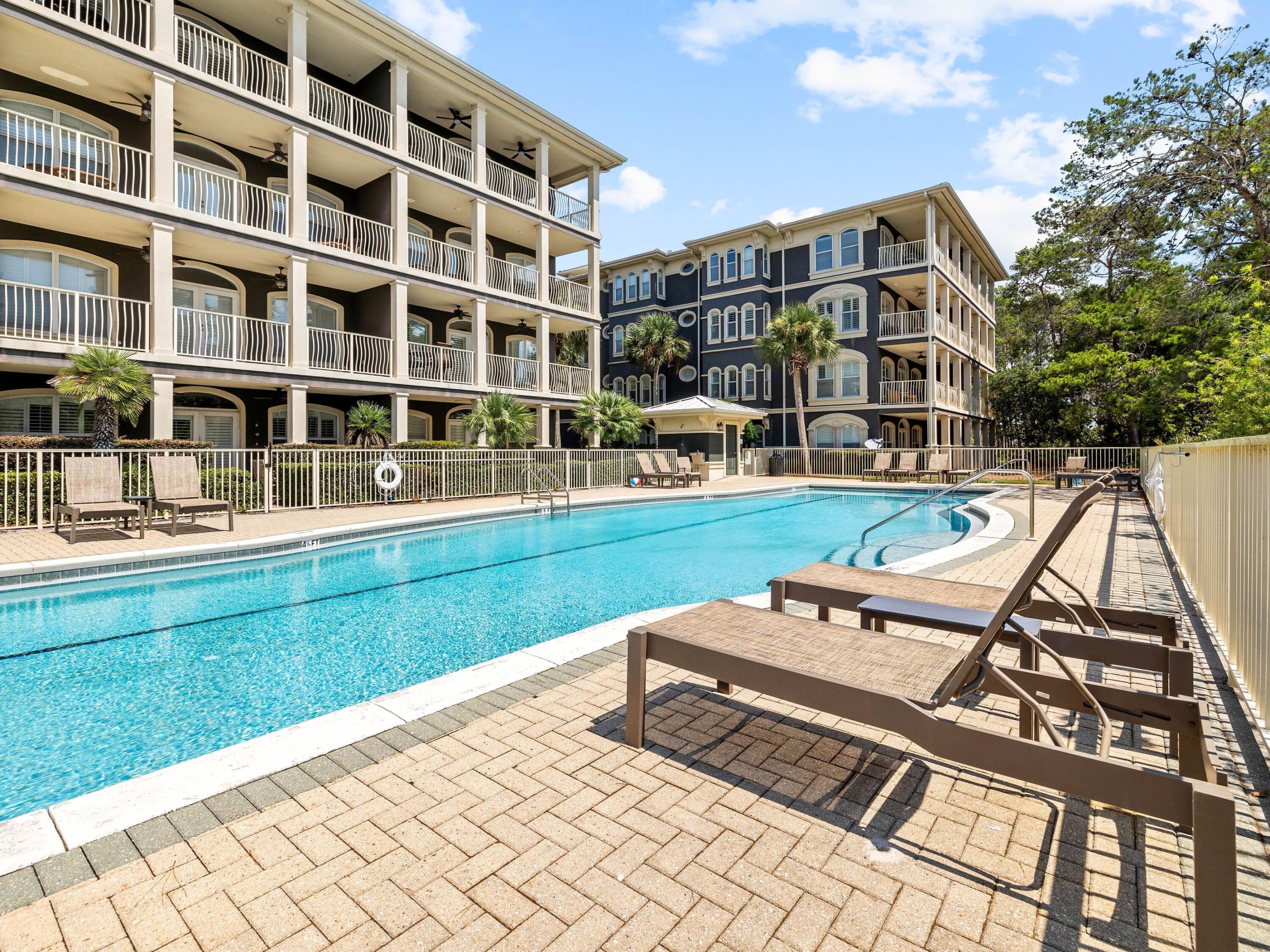 SEAVIEW VILLAS - Residential