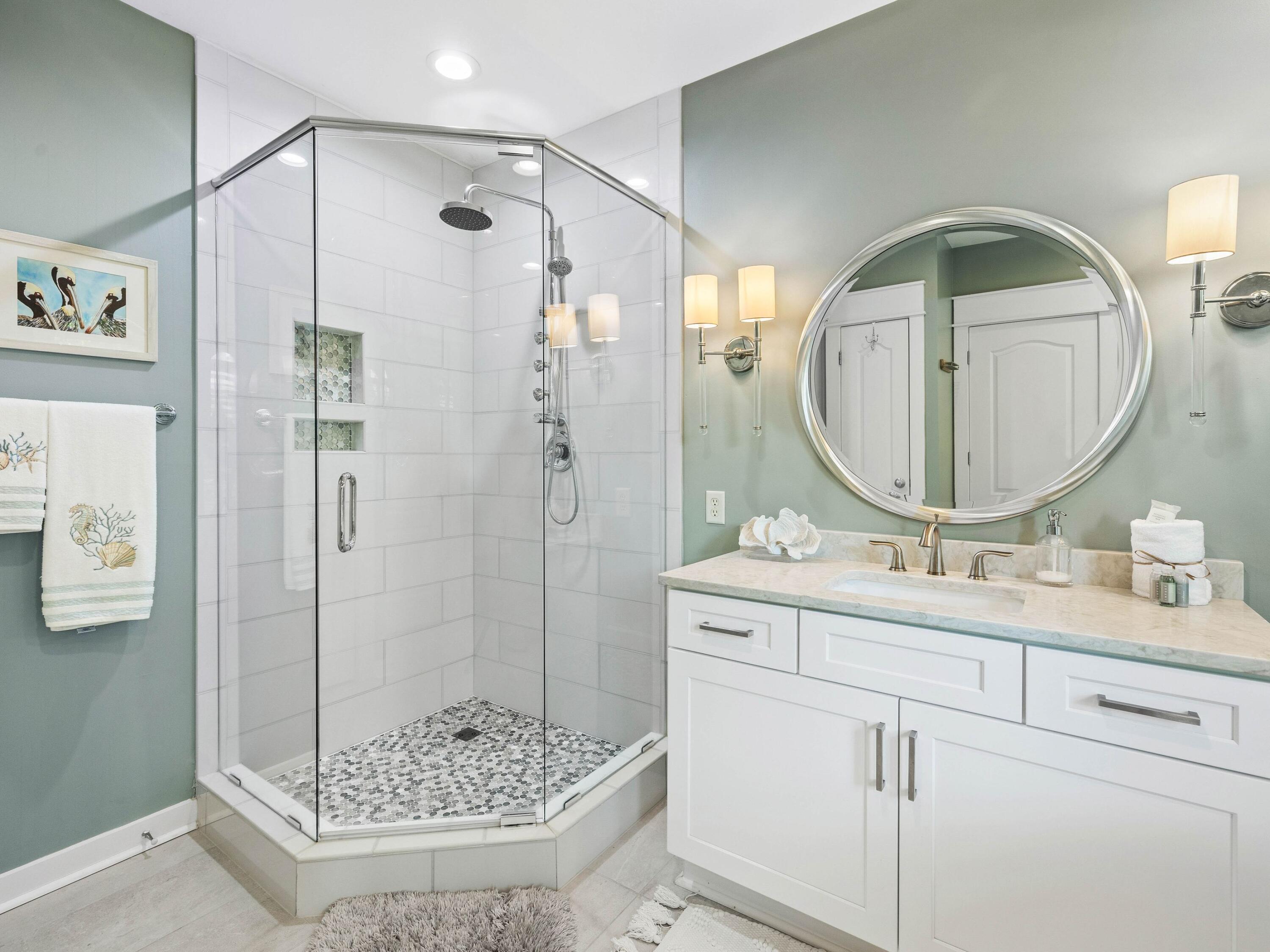 SEAVIEW VILLAS - Residential