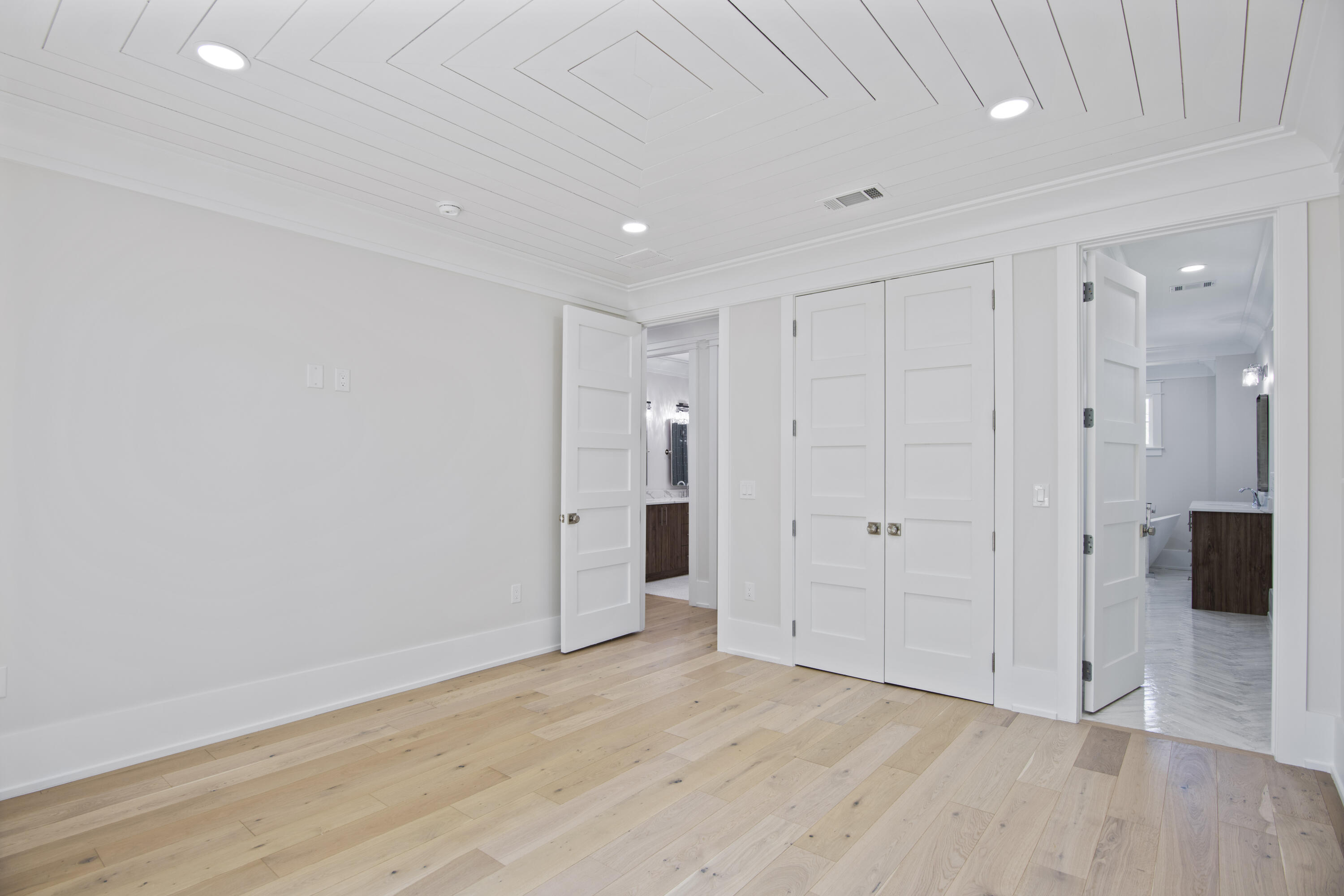 CALYPSO POINTE - Residential