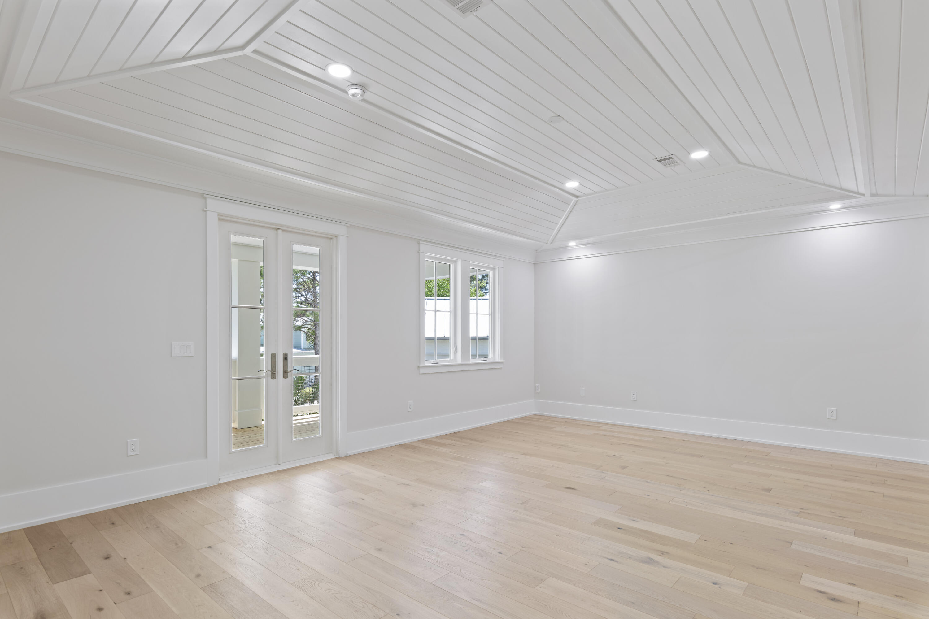 CALYPSO POINTE - Residential