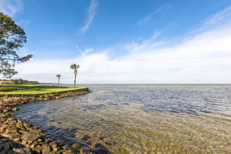 BAYSIDE CONDO SANDESTIN - Residential