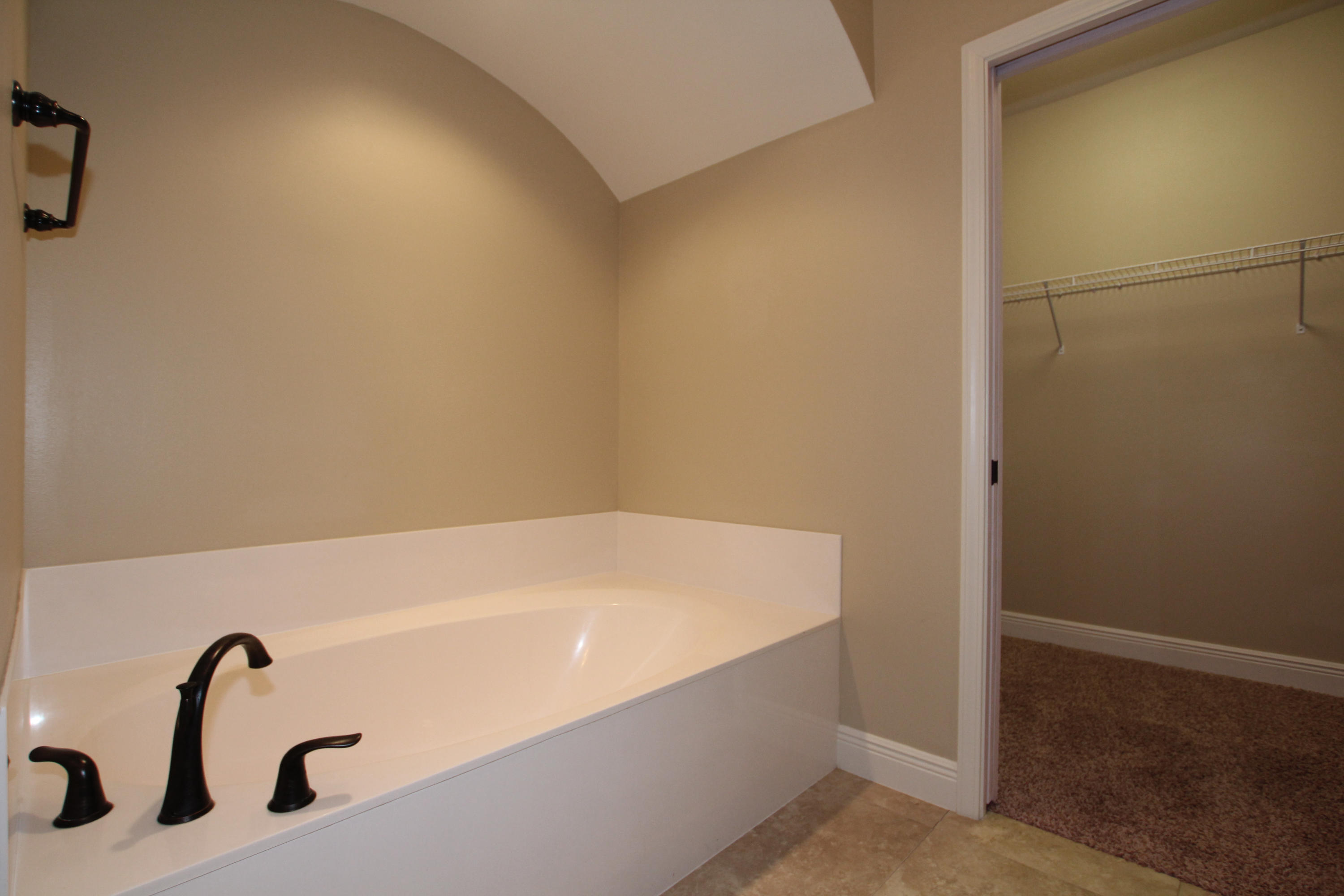 AUTUMN WOODS - Residential