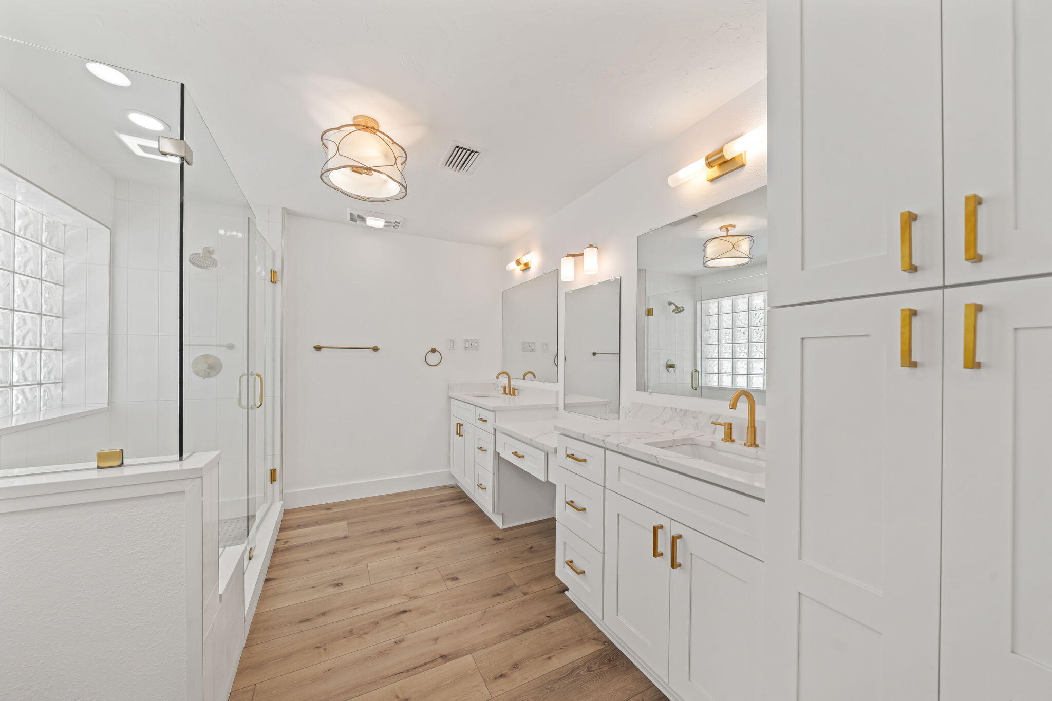 WHISPERING OAKS - Residential