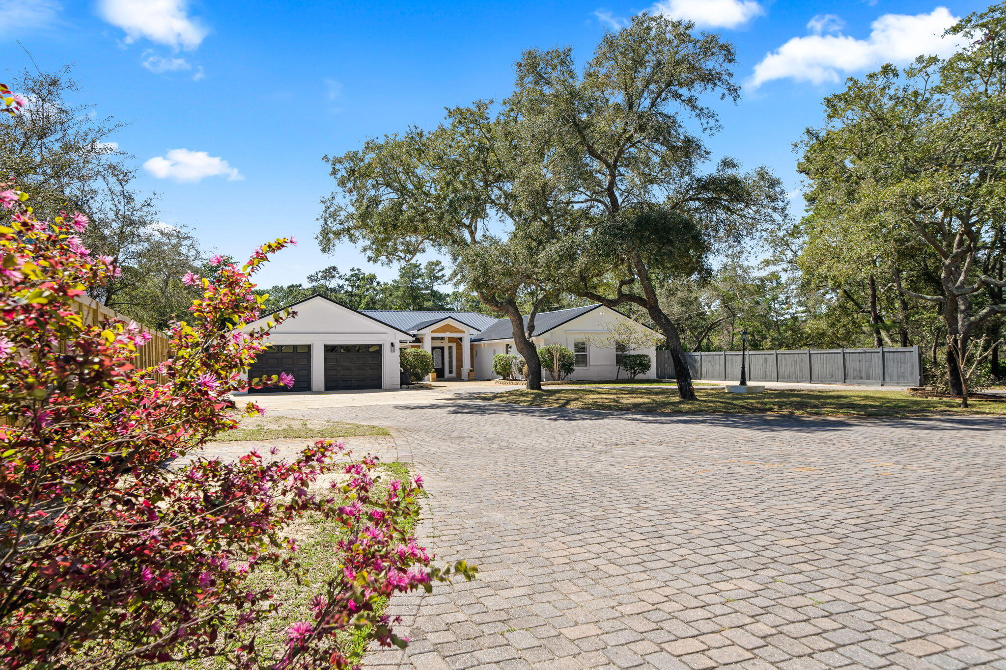 WHISPERING OAKS - Residential