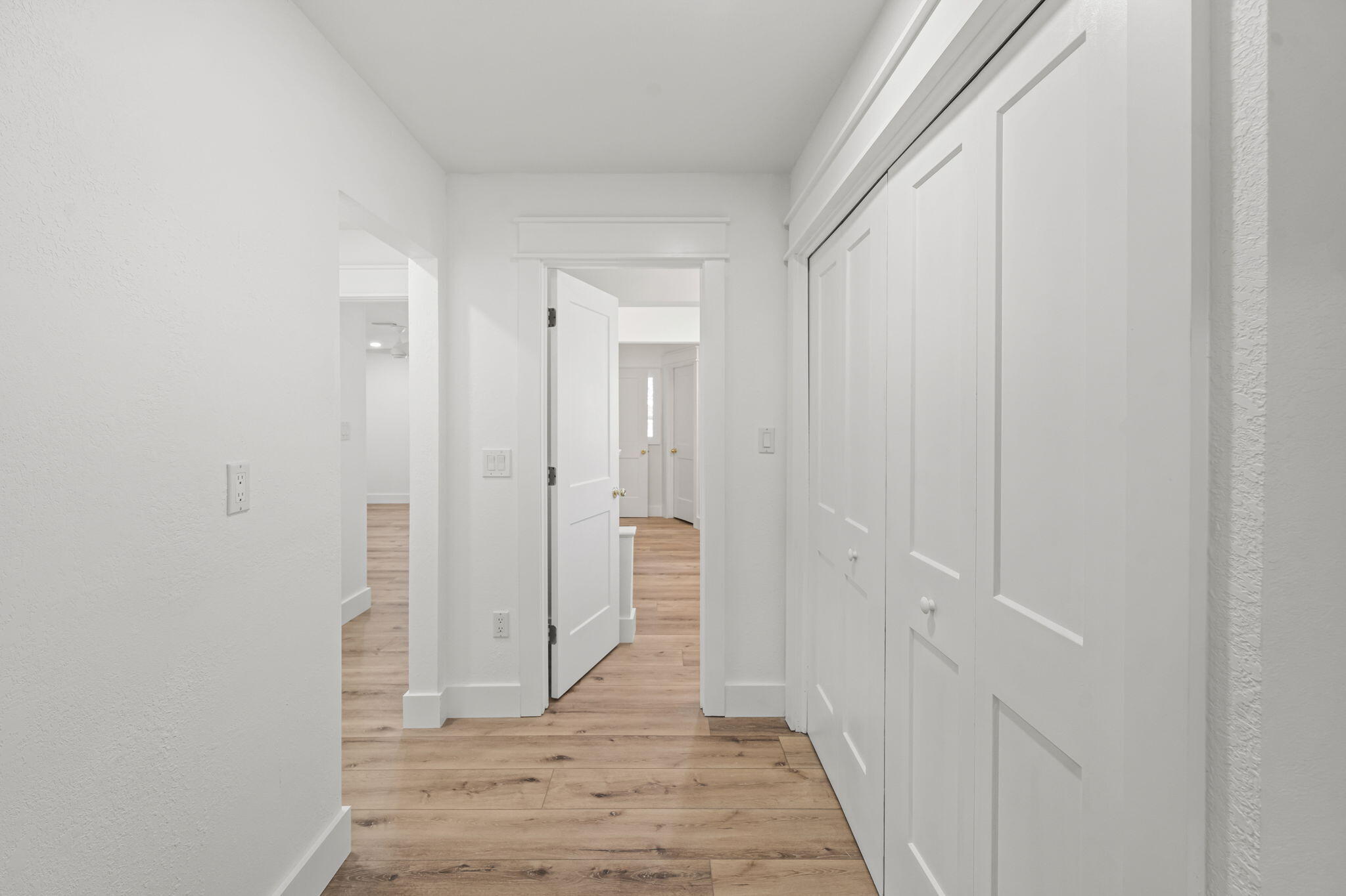 WHISPERING OAKS - Residential