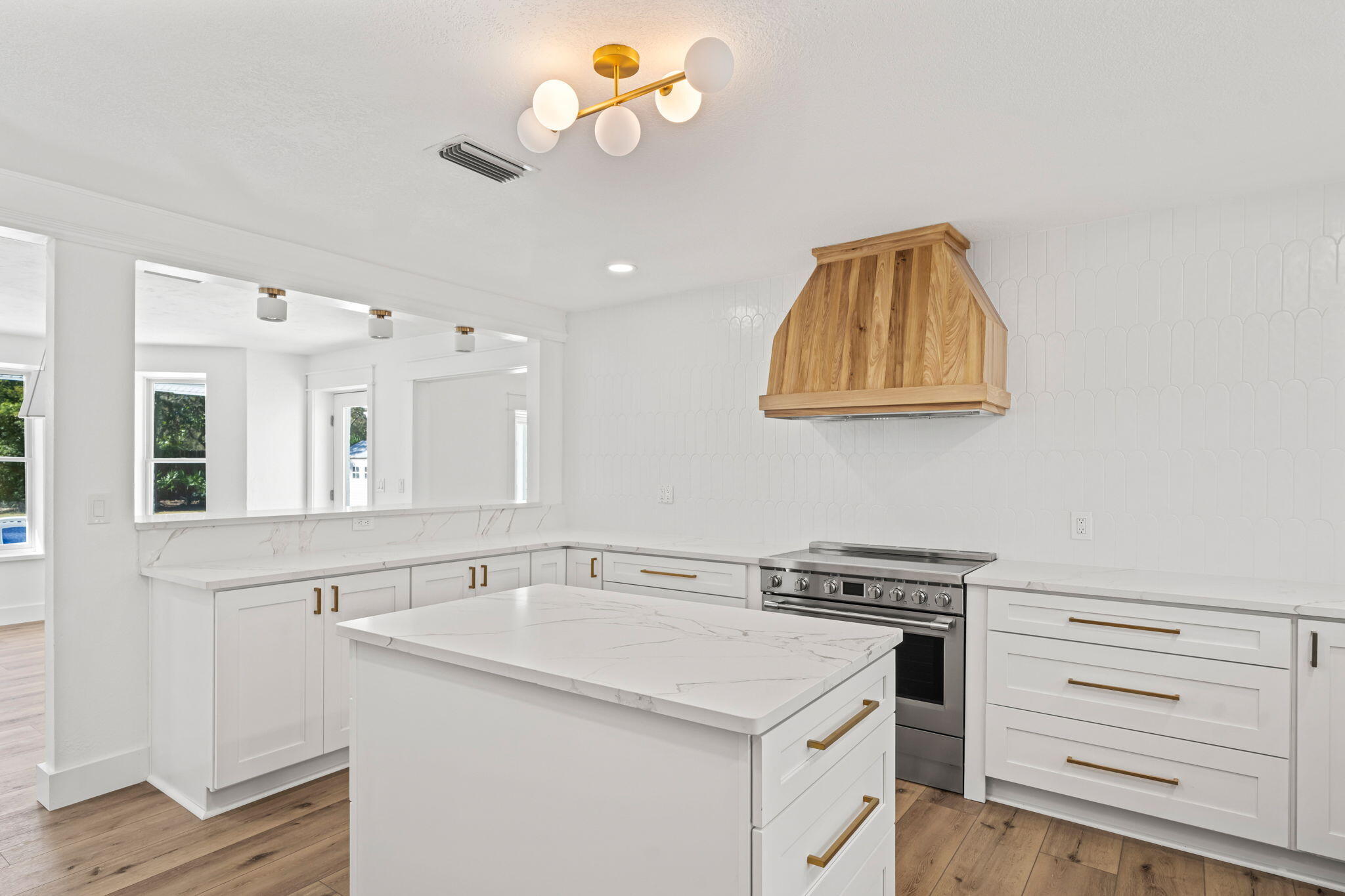 WHISPERING OAKS - Residential