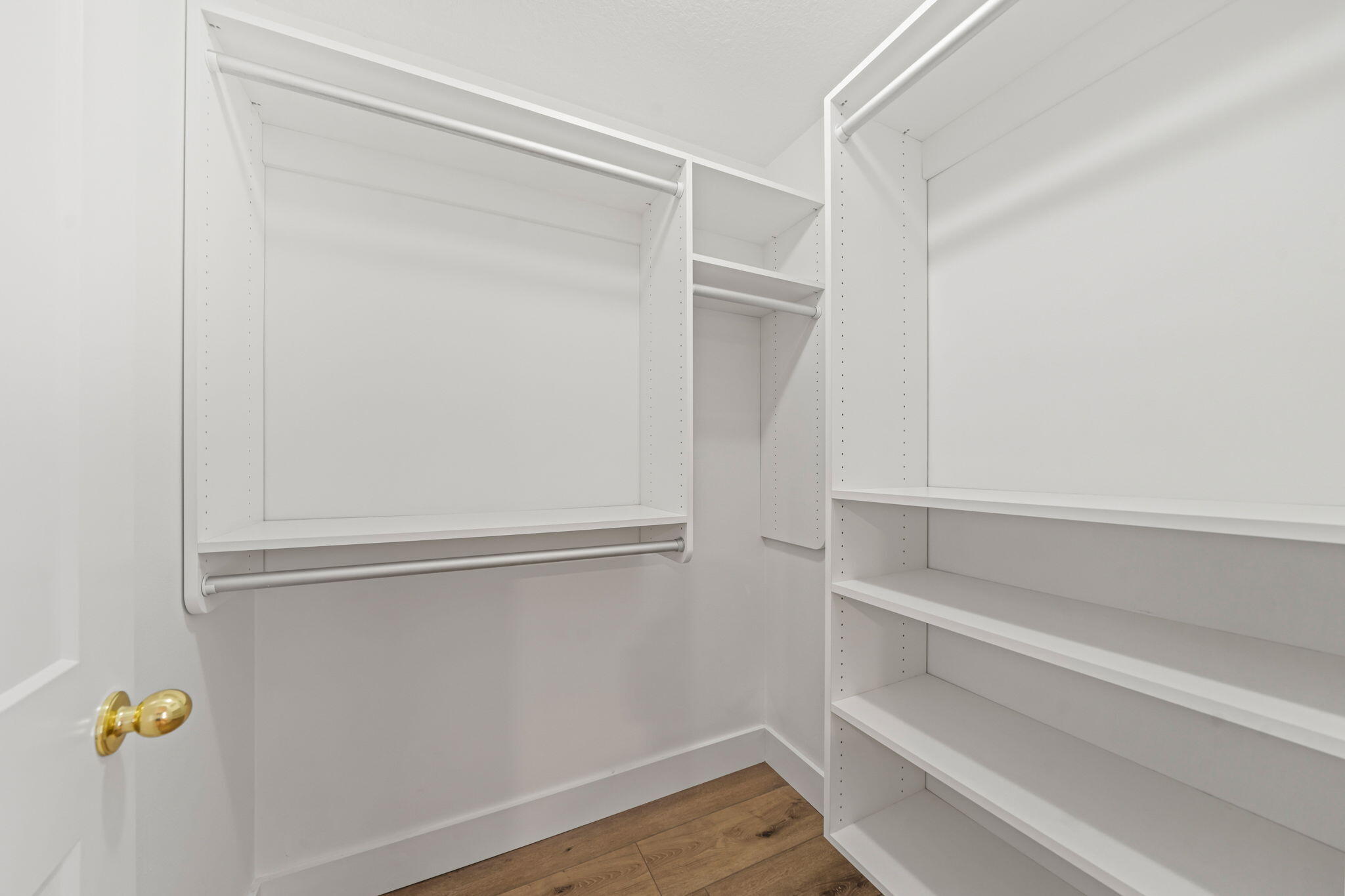 WHISPERING OAKS - Residential