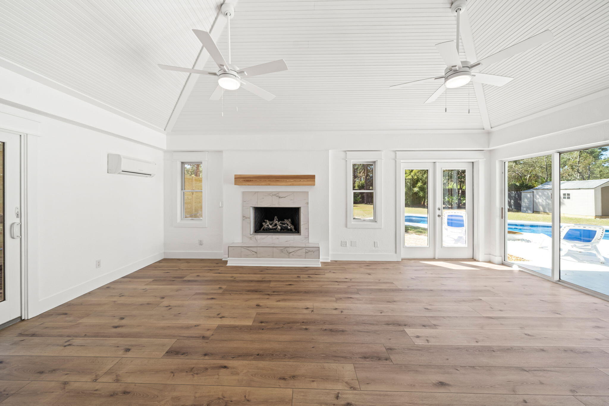 WHISPERING OAKS - Residential