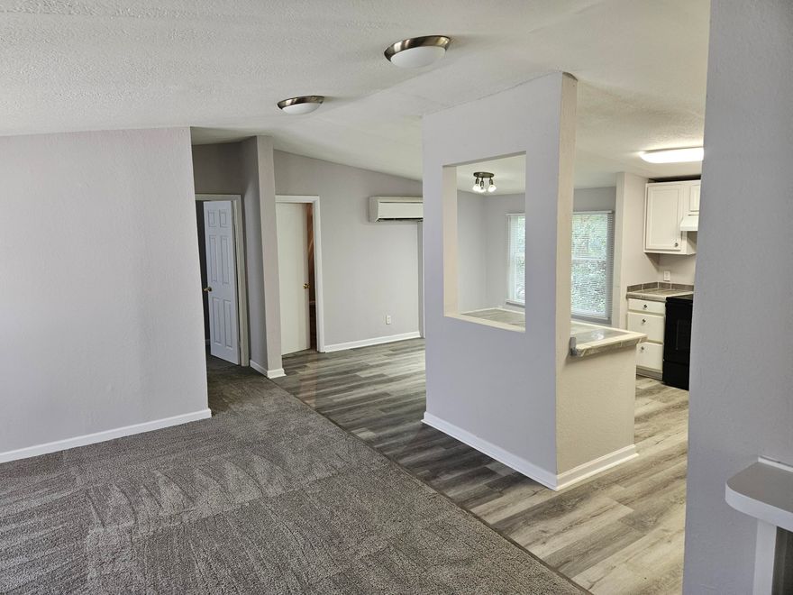 Recently renovated 4 bedroom 2 bath home, located in Central Crestview