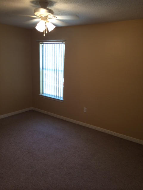 SCHNEIDER DRIVE T/H - Residential Lease