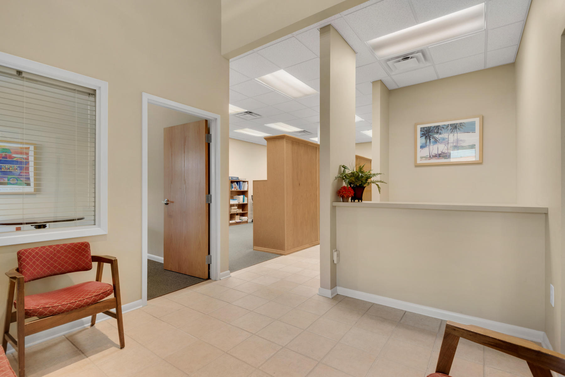 LOCATION, LOCATION, LOCATION...833 SQFT!! THIS UNIT IS HIGHLY VISIBLE FROM AIPORT ROAD, HAS AMPLE PARKING AND EASY ACCESS. UNIT HAS AN OFFICE/CONFERENCE ROOM, RECEPTION AREA, RESTROOM AND SMALL BREAK ROOM AREA AND OPEN SPACE TO MAKE IT SUIT YOUR NEEDS.