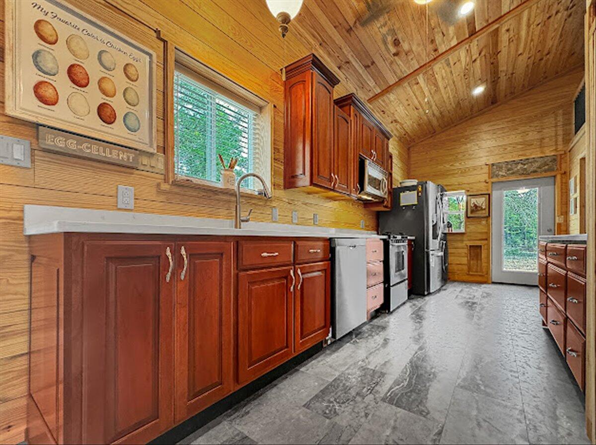 NO RECORDED SUBDIVISION - Residential