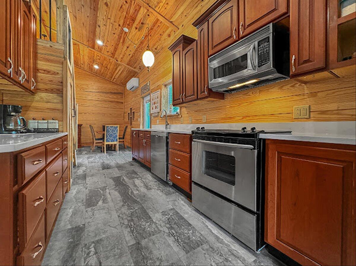 NO RECORDED SUBDIVISION - Residential
