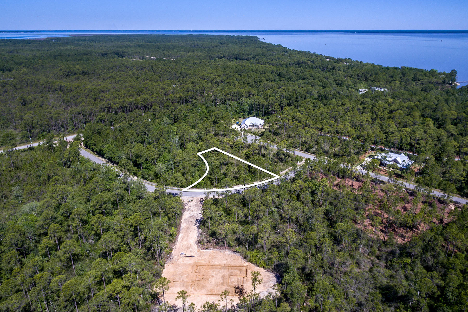 SECLUSION BAY - Land