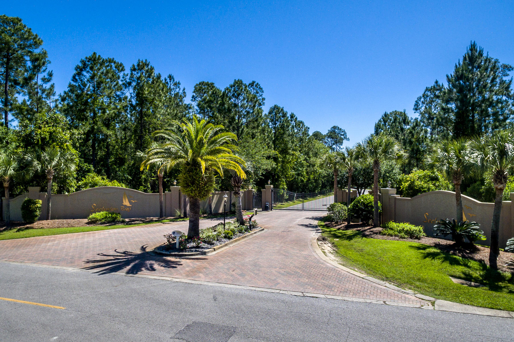 SECLUSION BAY - Land