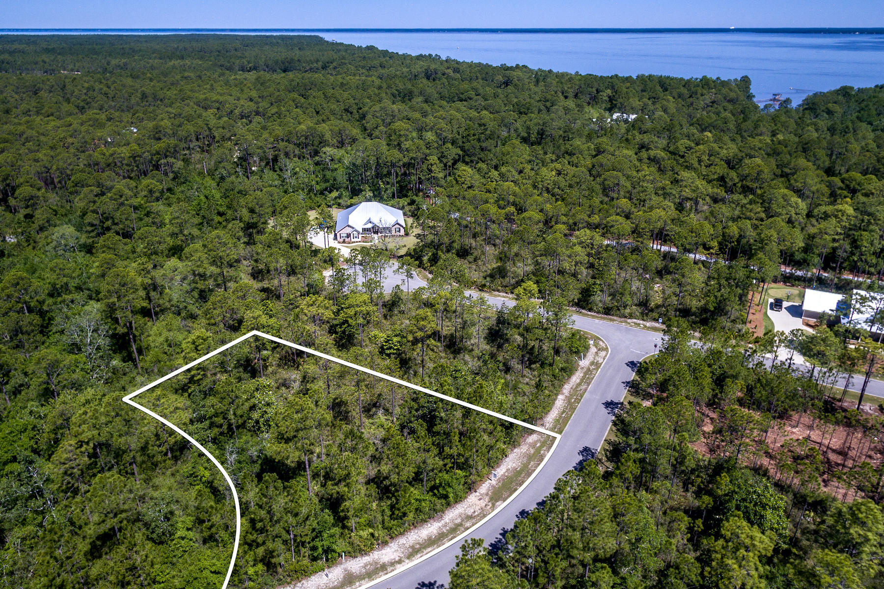 SECLUSION BAY - Land