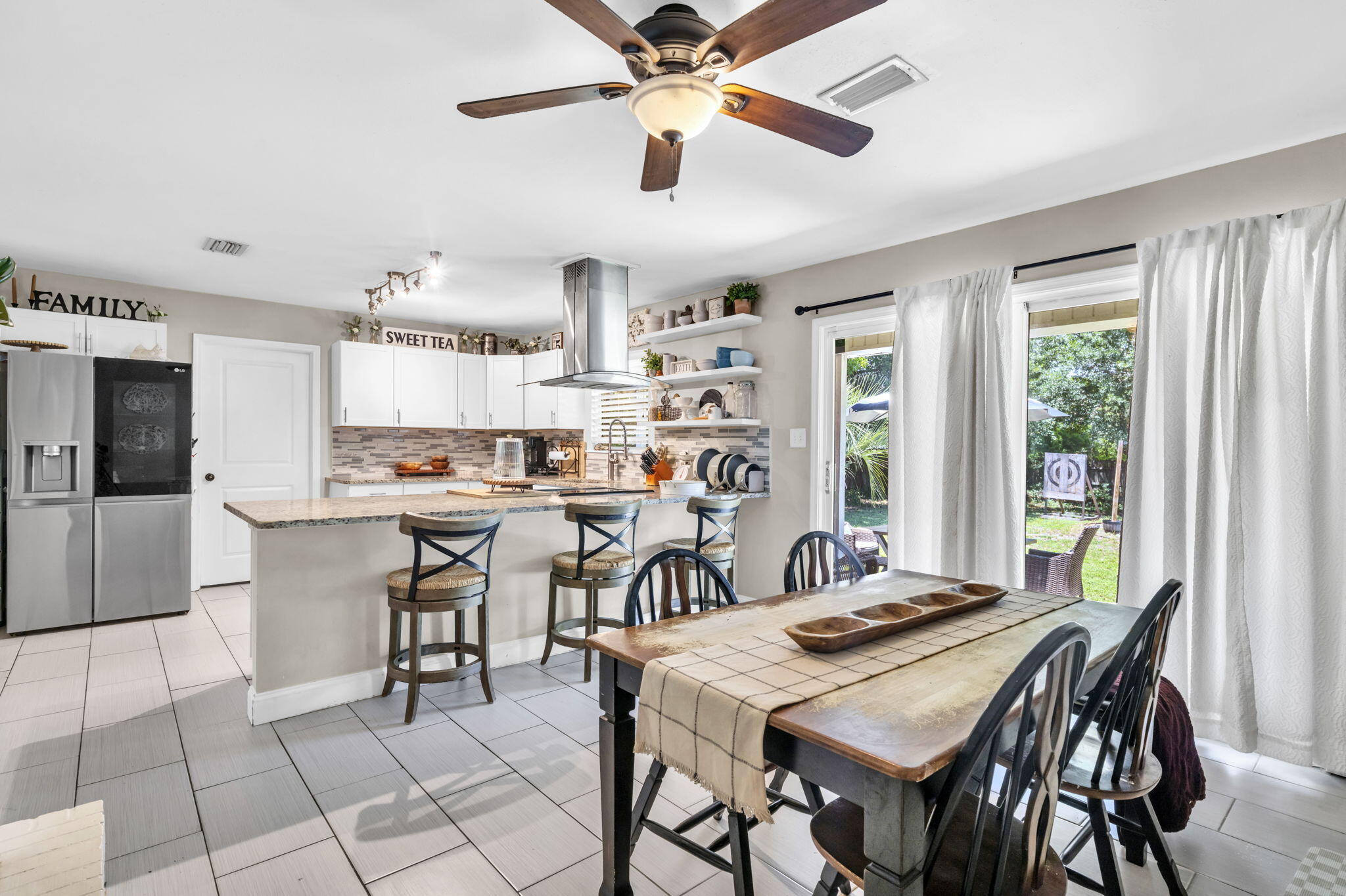 BAYOU POQUITO - Residential