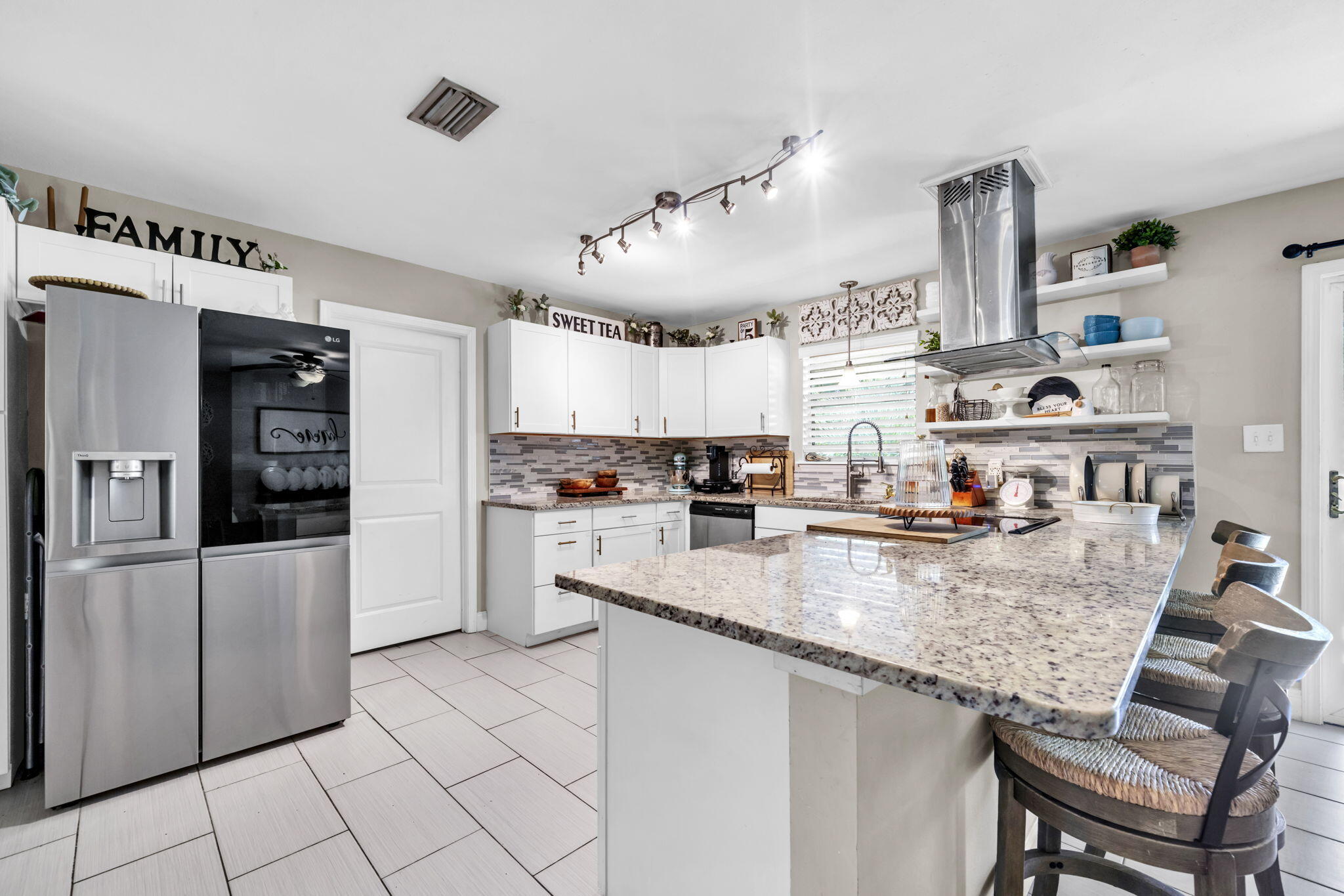 BAYOU POQUITO - Residential