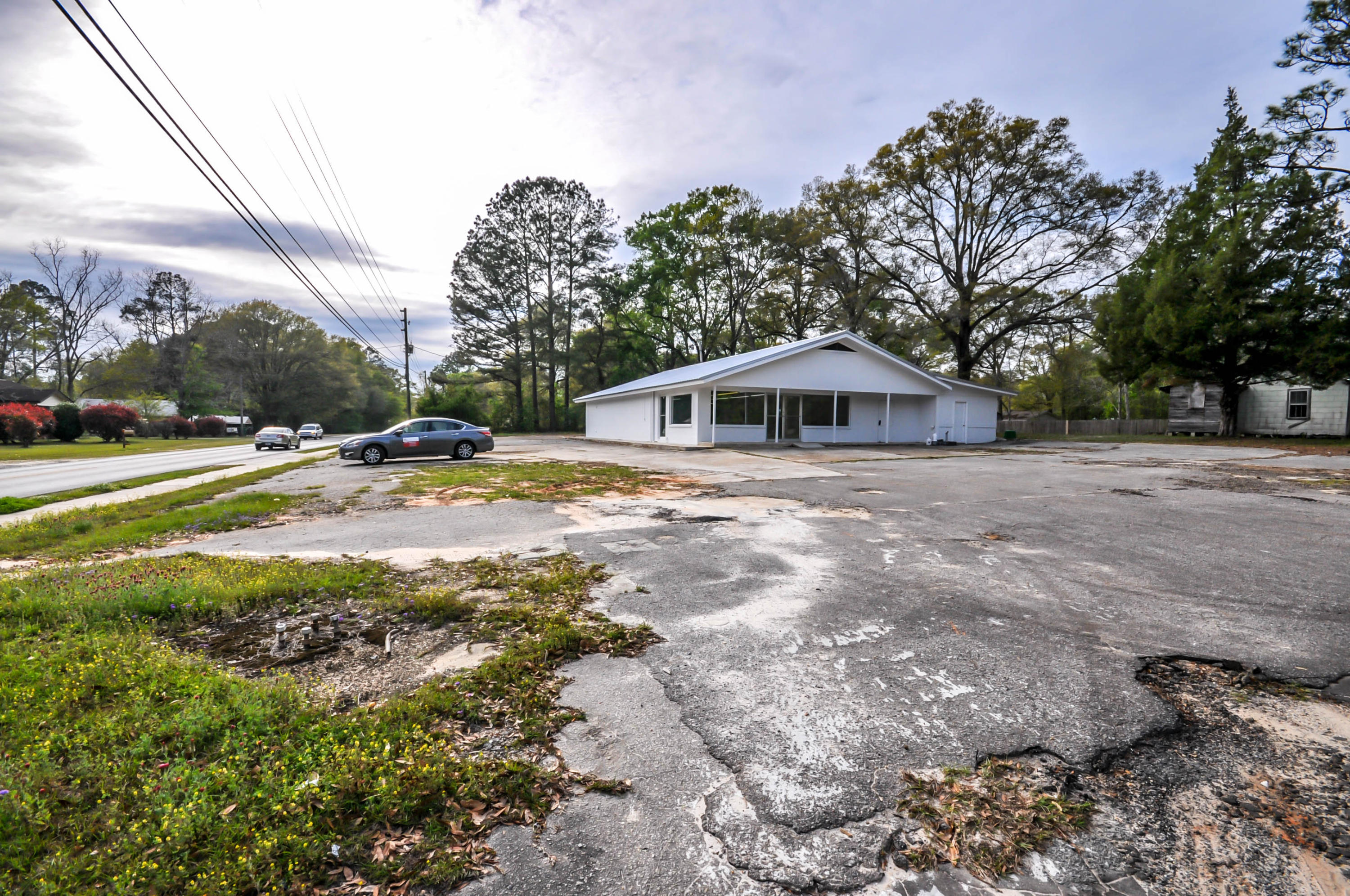This is a great place to work and live. Motivated Seller. Bring ALL OFFERS!! This could be a retail store, an office space, a grocery store, a sporting goods store, or even your primary residence; you name it. The store has 2 separate living quarters. Each one has its own bathroom and kitchen. You have a HUGE store front with an old walk in cooler. It has a brand new metal roof and new AC. It is located on a HUGE corner lot with access to main roads just off of HWY 77. You are minutes to Walmart, restaurants, and downtown. Use your imagination and make this YOUR DREAM COME TRUE. All measurements are approximate.
