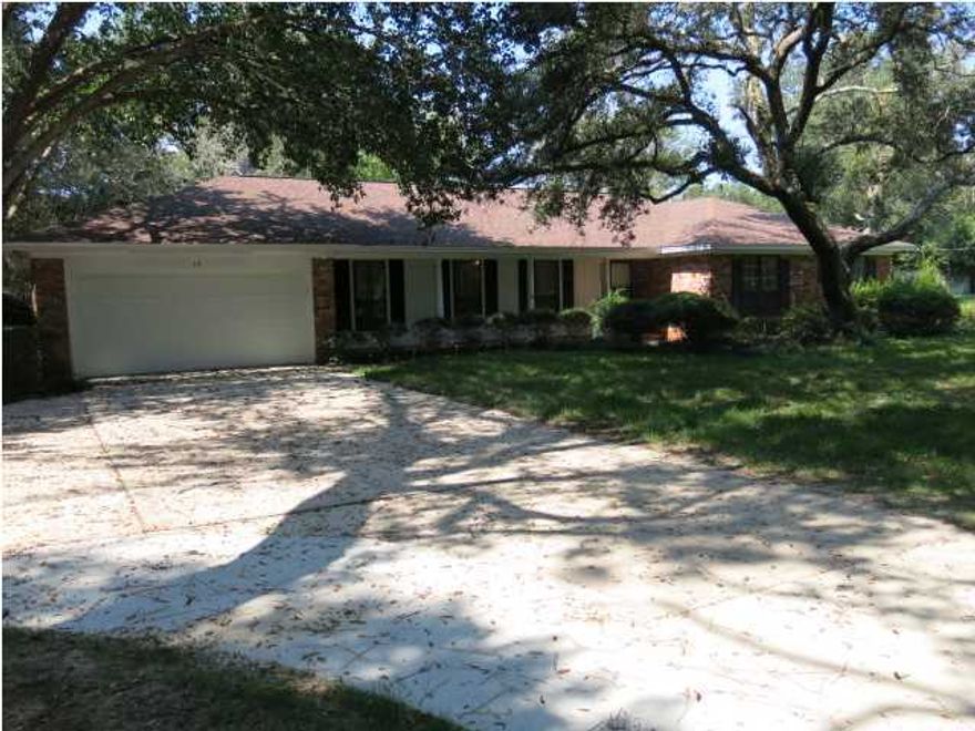 5BR/2BA Brick, 1 Level Home, 2,367 SF. Located in the popular Kenwood/Golf Course Sub-Area of Fort Walton Beach. Large 0.76 Acre. Don't worry about lawn maintenance because lawn service is included in the rent. All Rooms have a view of the large yard. Utilities have been up graded with newer Gas HVAC & Gas Hot Water Heater. Large 2 Car Garage. There is a Formal Dining Room, Living Room & a Family Room. House has a newer Roof, Rear Patio & a Covered Front Porch. House is near many amenities. Walking distance to the 2 Golf Courses, Tennis Courts, Kids Outdoor Gym & Elementary School. Fire Station is just around the corner! Nearby facilities include Large Medical Centers, YMCA, Fairgrounds, New County Judicial Center, New VA Outpatient Clinic, Eglin AFB Main Gate, Nursing