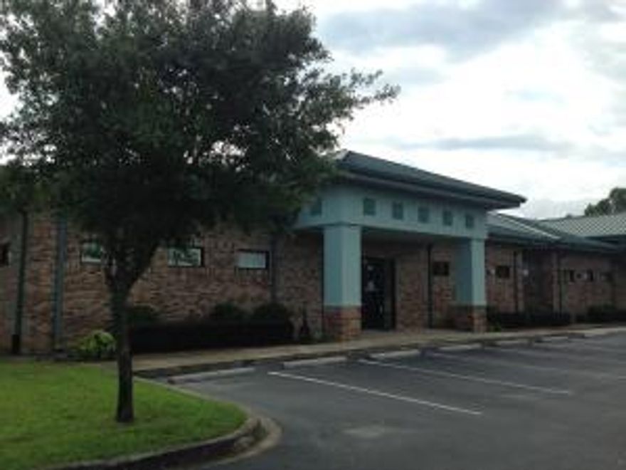 Located across the street from the Crestview Hospital***Great location for doctors office or this office would make an excellent investment. The office has a large waiting room, admin. office, 9 exam rooms, 2 bathrooms and a break room and plenty of parking.