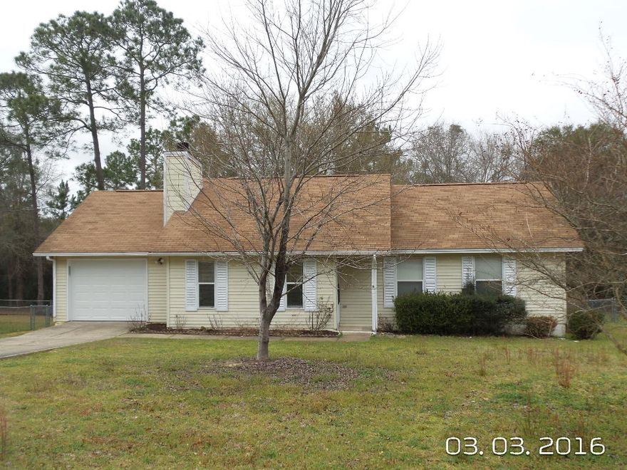 Available Now...move in ready...Affordable Florida cottage South of I-10 for easy commute to bases, beaches and shopping. Home features laminate flooring, cathedral ceilings, fireplace, and a 1.5 car garage. Deck for outdoor entertaining. Yard building for extra storage for your lawn equipment. Easy commute from South Crestview to bases, beaches and shopping. Clean and affordable. No inside smoking. New carpet and paint. Don't let this one pass you by. Pets will be considered with a $500 non-refundable pet fee and owner approval. Sorry no cats due to allergies.