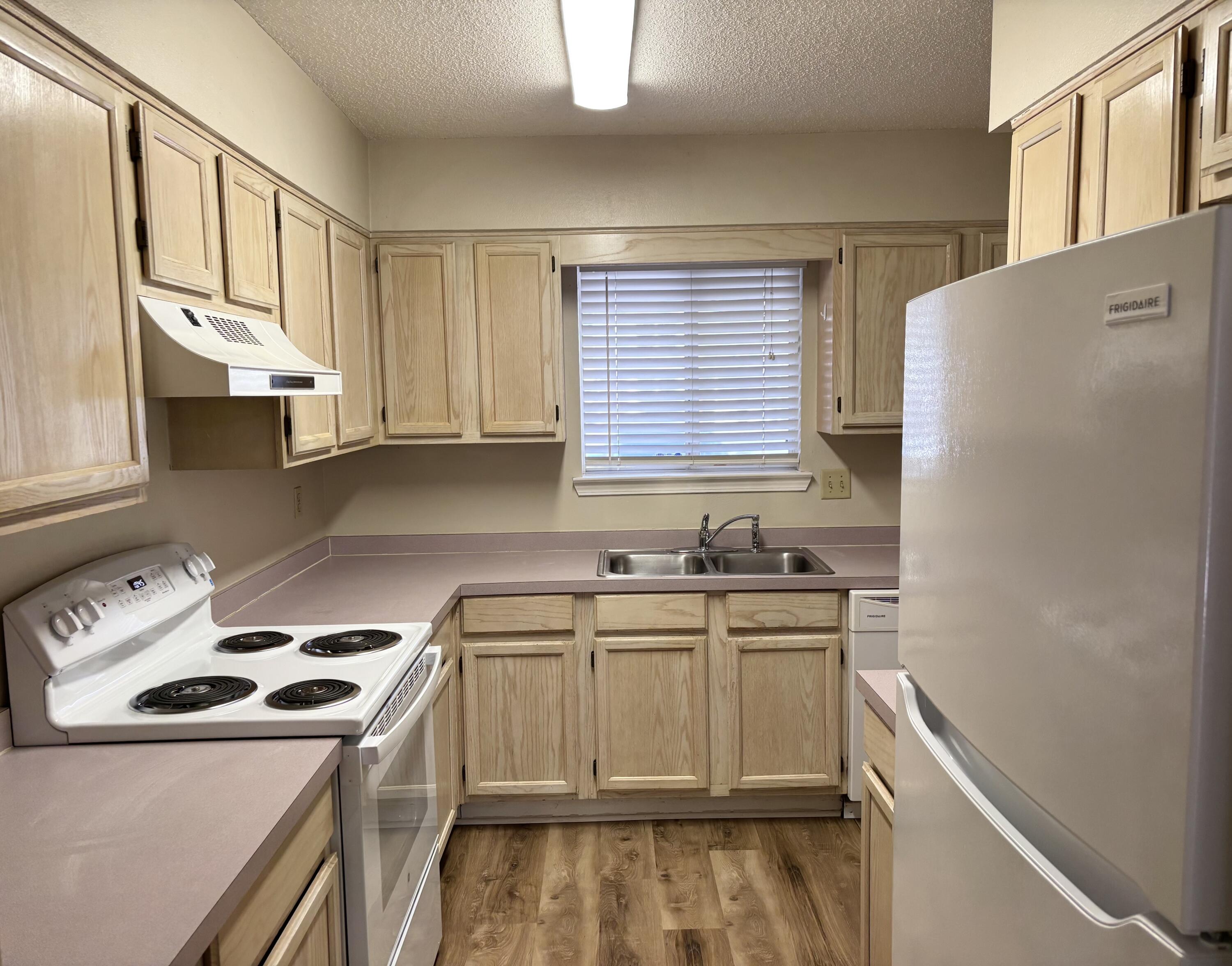 AZALEA GARDENS 1ST ADDN - Residential Lease