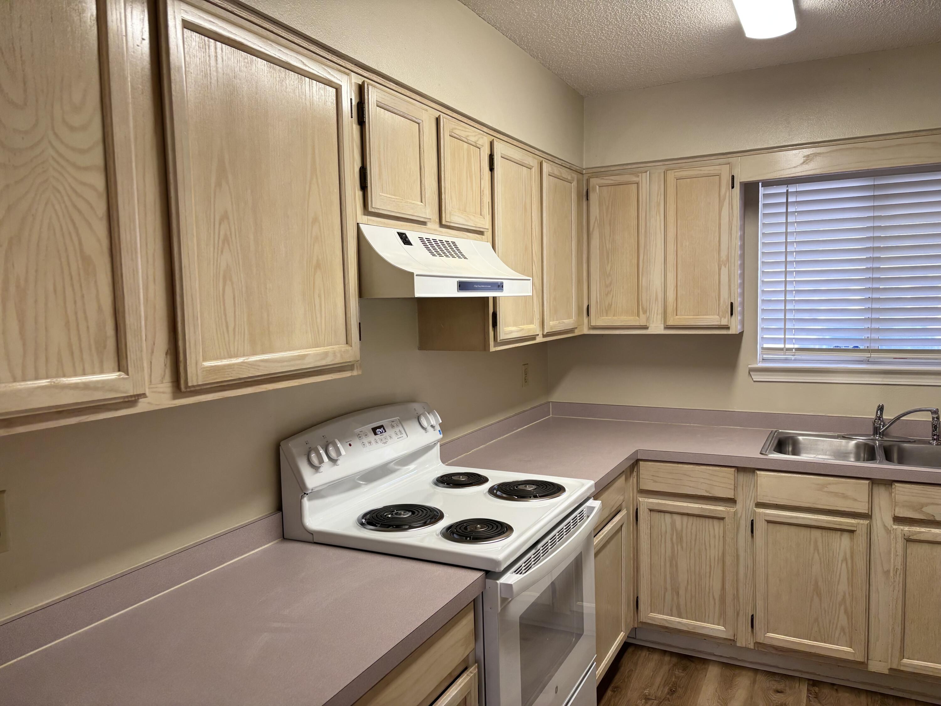 AZALEA GARDENS 1ST ADDN - Residential Lease