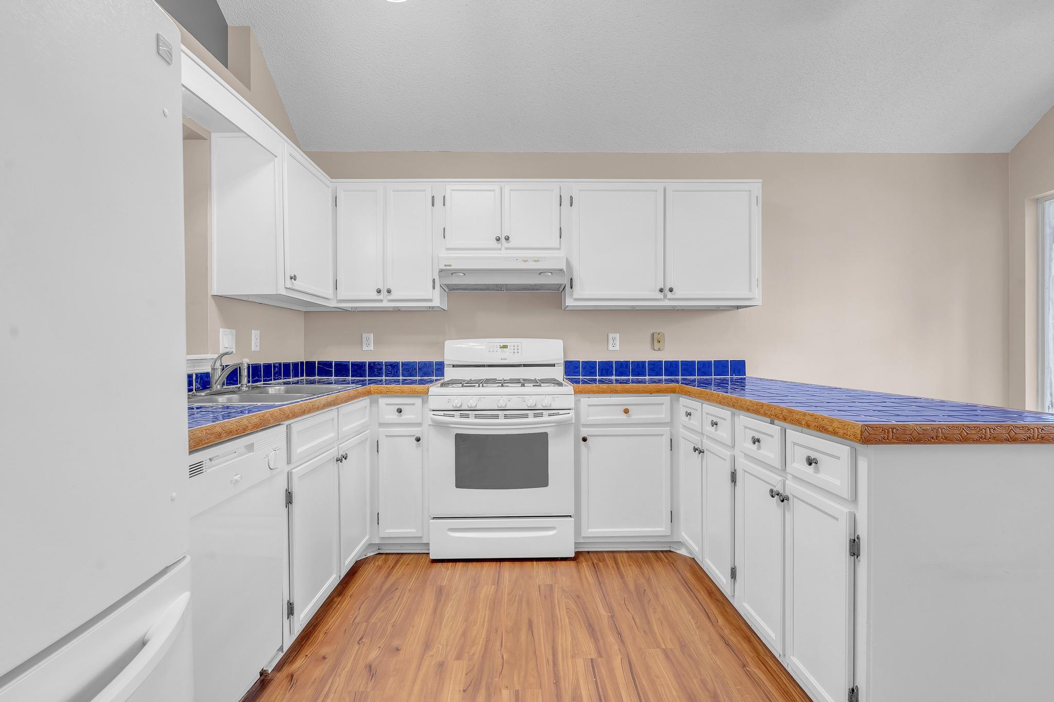 OAKLAND MANOR 2 - Residential Lease