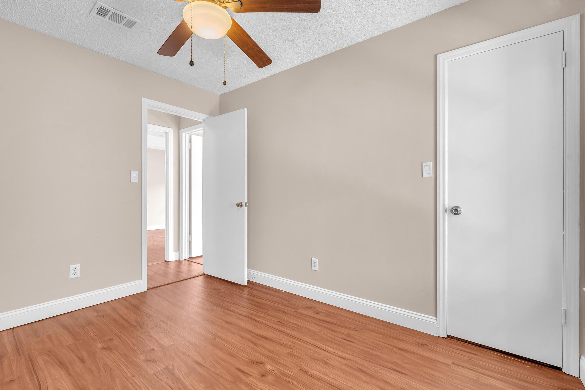 OAKLAND MANOR 2 - Residential Lease