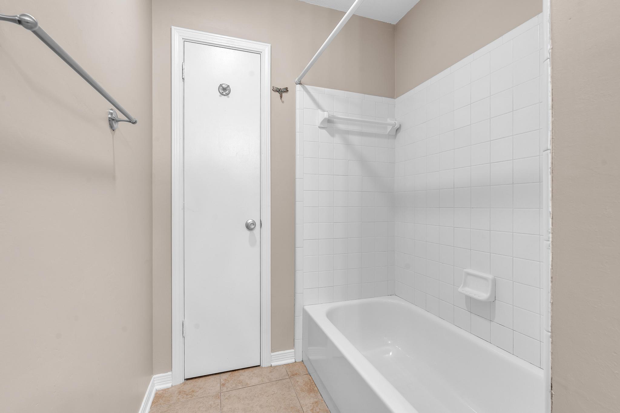 OAKLAND MANOR 2 - Residential Lease