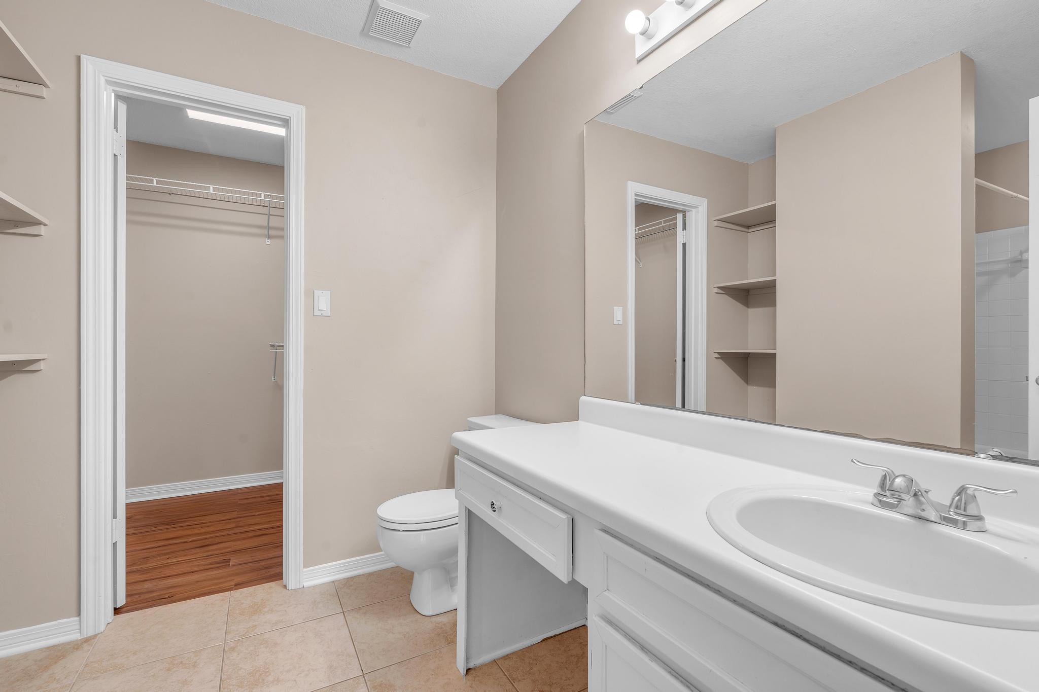 OAKLAND MANOR 2 - Residential Lease