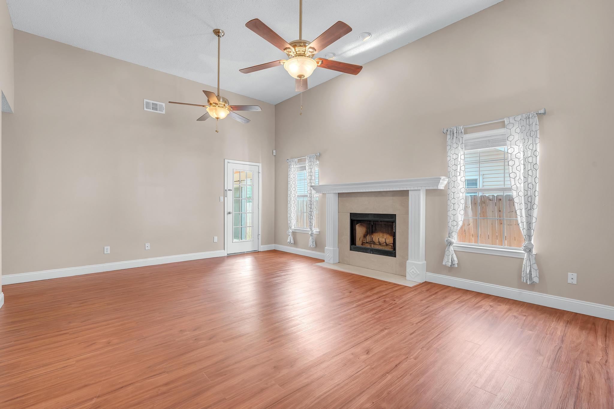 OAKLAND MANOR 2 - Residential Lease