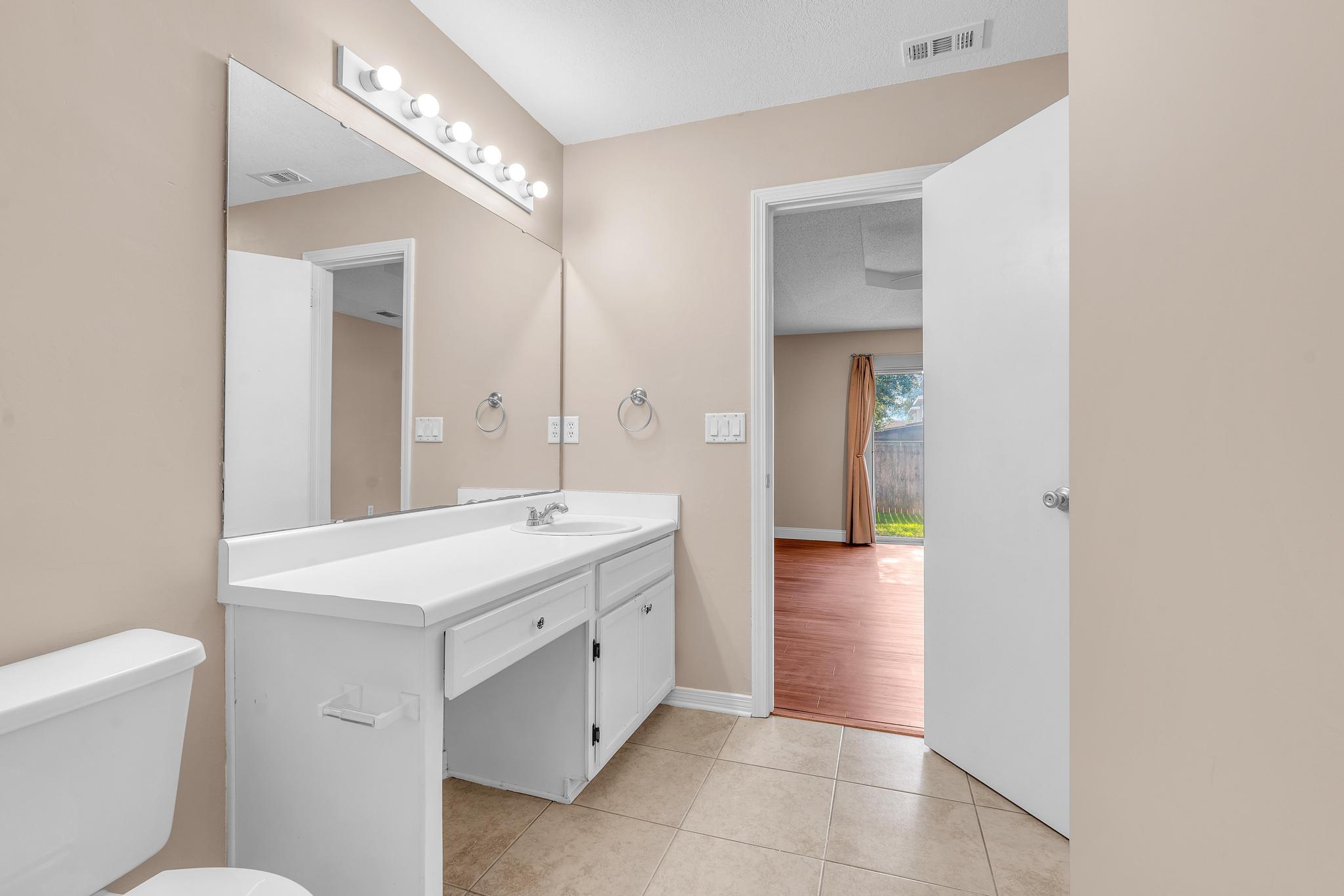 OAKLAND MANOR 2 - Residential Lease