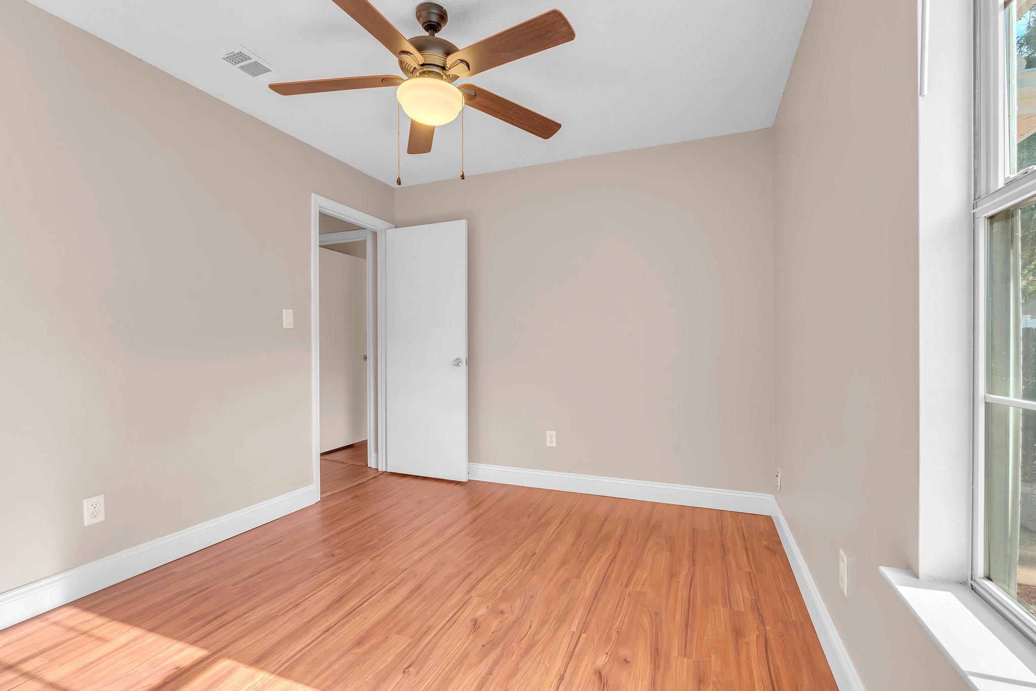 OAKLAND MANOR 2 - Residential Lease